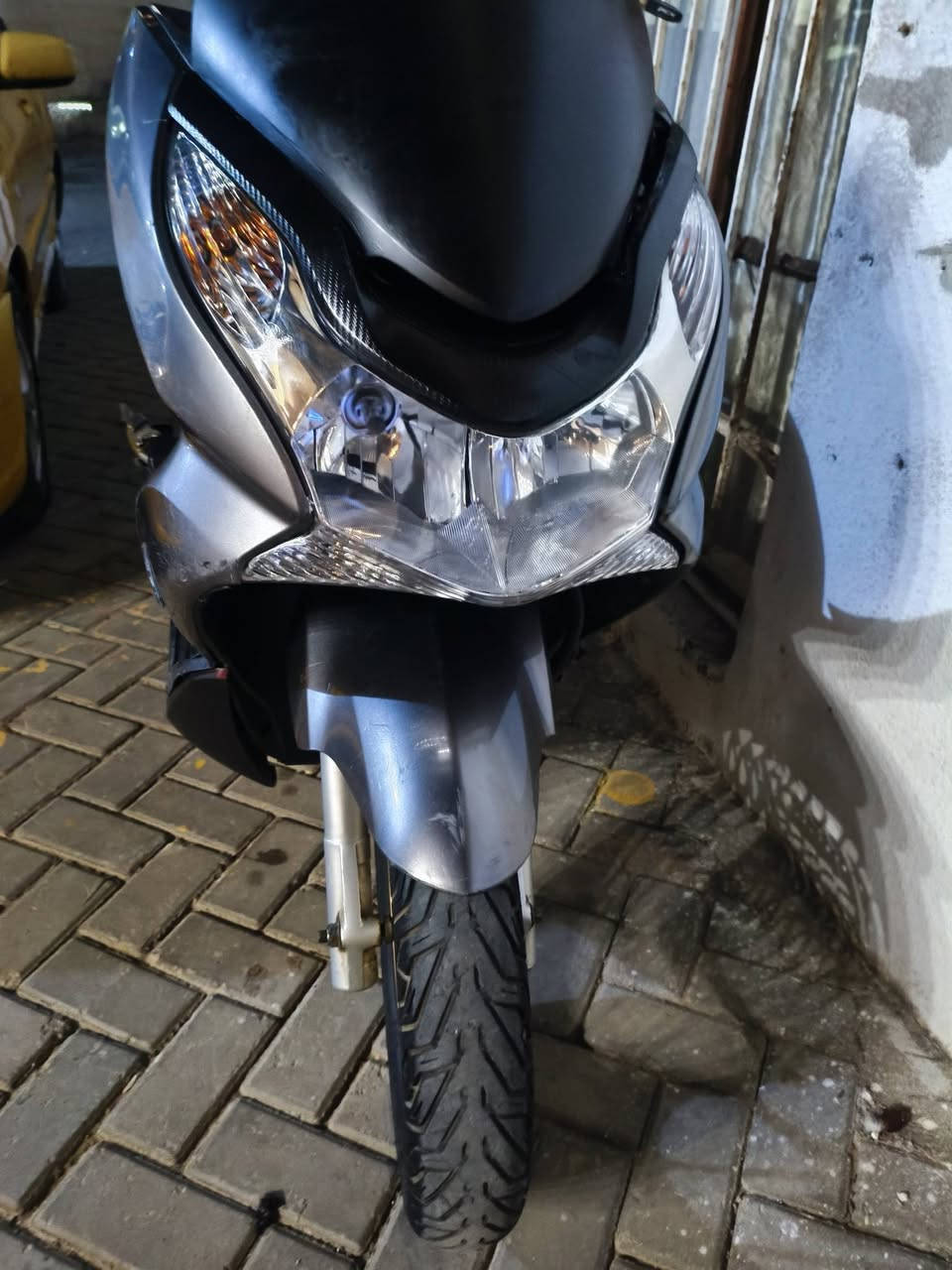 سلام عليكم PCX للبيع جيل أول  125 بيه تبخير قليل كهربائيات شغاله سعر 950 مكاني بغداد الكريعات رقم واتساب فقط *********** واتساب فقط
