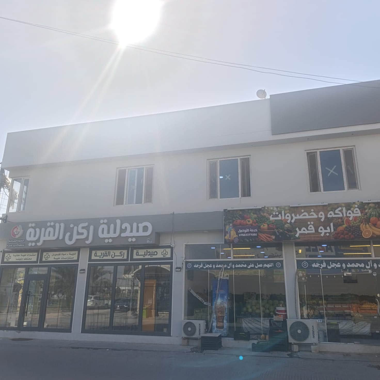 يوجد لدينا شقة للايجار ركن مدخل القرية الاولى البوابه الرئيسية الوسطيه موقع مميز جدا تنفع عيادة طبية او شركة او مكتب مساحتها 110 متر 3 ثلاث غرف و صالة و مطبخ وصحيات للأستفسار الاتصال بي 
***********
***********
