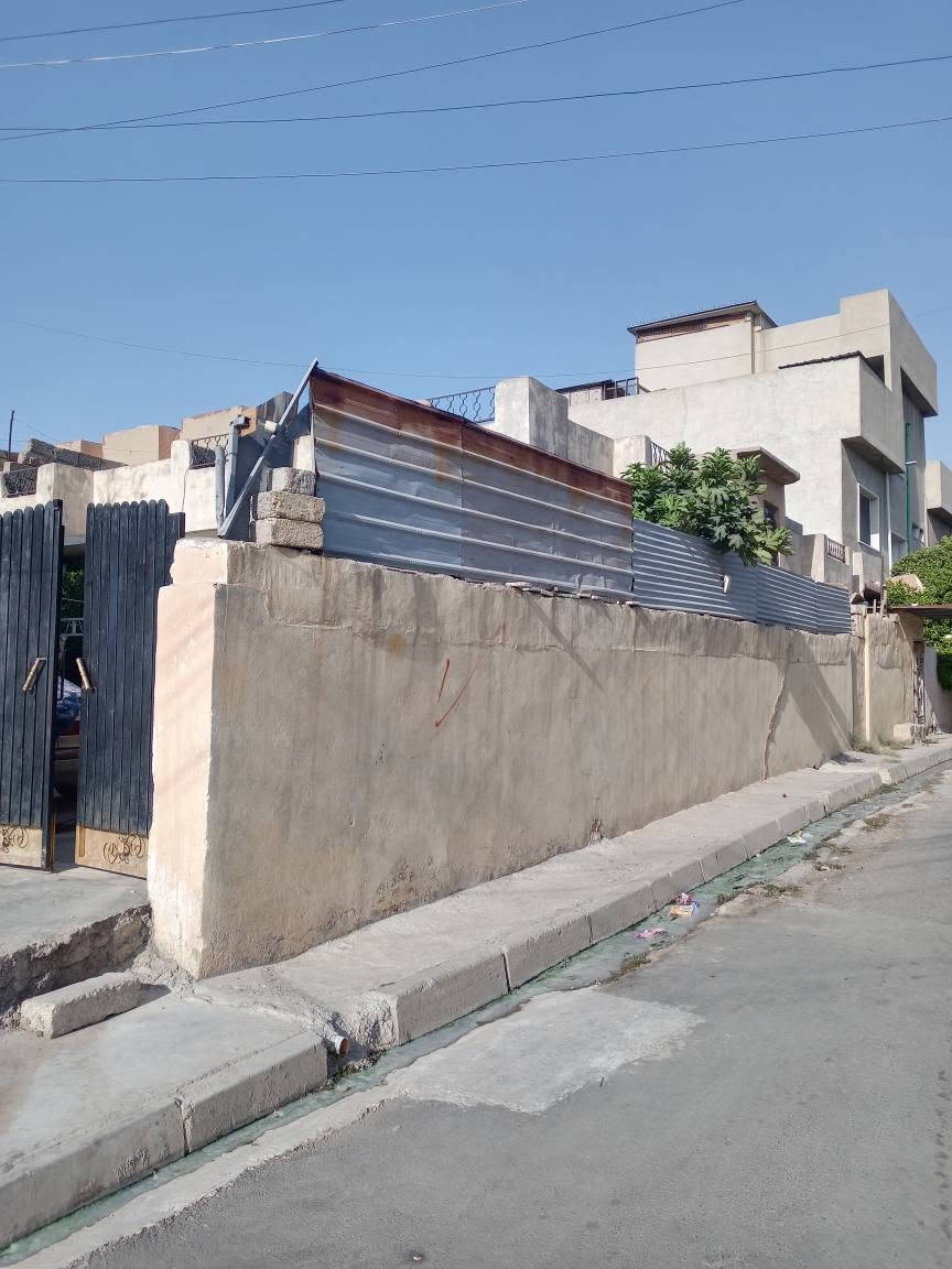 للبيع بيت في حي القدس الاولى
المساحه220 متر سند طابو شرط التحويل 
***********
***********
