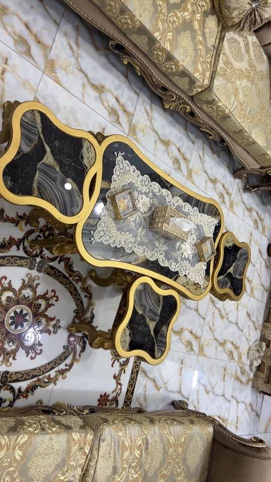 للبيع طقم تخم مصري فاخر ✨
طقم راقي وفخم، لون بيج وذهبي، نقوش وتفاصيل ملكية 👑
تخم مصري بحالة ممتازة ونظيف، مناسب للصالات والبيوت الراقية
السعر مليون ٤٠٠
***********
