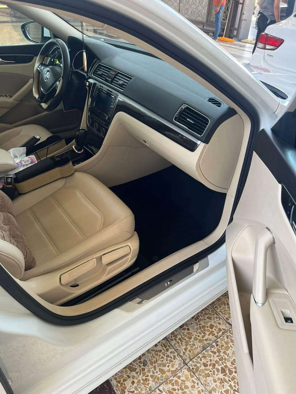 🔥 إعلان استثنائي للبيع 🔥
🚗 فولكس واجن باسات TSI-R-Line موديل 2019 (فول فول - نظيفة جداً ——- استيراد خاص 

📌 المواصفات والتفاصيل:

سيارة ماشي 97 ألف كم.

المحرك: 2000  توربو (قوة وأداء عالي).

الكفالة: كفالة عامة وشرط خالية تماماً من الصبغ الشخط تعديل البارد  ورصعات المكينة.

الرقم: أربيل (جاهزة - شرط تحويل -تاير- ودهن جديد ششرط ألف دينار ما تصرف عليها)

✨ الإضافات المميزة:

رياضي متكامل + لايت زنون أمامي + مواصفات TSI-R-Line معروف

حساسات أمامية وخلفية + تشغيل عن بعد

+كشنات تدفئنة

نظام صوتي راقي + بصمات شركة عدد 2.

رادارات نظام فتل وتحديد مسار.

داخلية أنيقة بلون ملكي مميز مع لمسات كاربون فايبر أصلية.

السيارة على وضع الشركة بالكامل

💰 السعر: (210$ بي مجال ) 

📍 مكان السيارة: كركوك

📞 للاتصال والاستفسار: *********** (يرحم والديك، إذا ما عجبك الإعلان أو السعر، صلي على النبي واترك كلمة طيبة، والخير لمن تصير من نصيبه)
