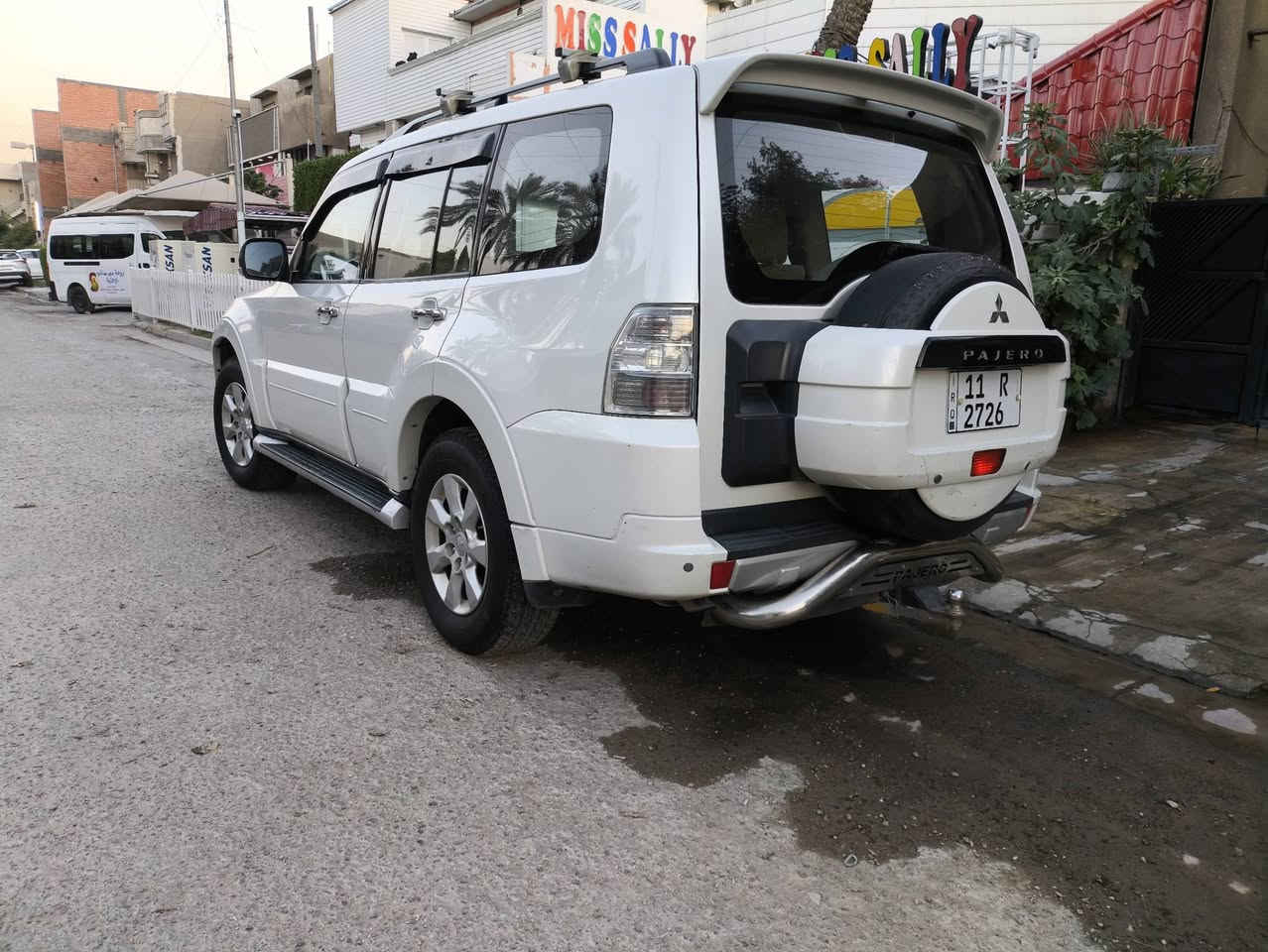 باجيرو 2014 للبيع
فول مواصفات 
مكفولة من الصبغ فقط بارد جاملغ امامي جهة الراكب
كير ومحرك مكفول من الفتح
محرك 3500
ماشية 173 الف كم
صدر نظيف امامي وخلفي
تايرات جديدة
شاشة وكاميرا و دمام 
السيارة بلادية
رقم بغداد بأسمي
مكانها بغداد شارع فلسطين
السعر 165 ورقة
للاستفسار الاتصال
***********
