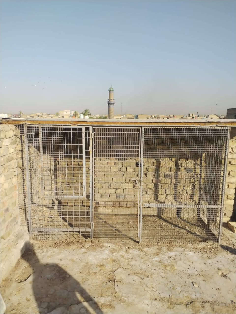 السلام عليكم متاح واجهيه وصفحه فقط بدون سقف عرض مترين نزال متر ارتفاع متر ونص مكاني بغداد مدينة الصدر اتصال ***********
