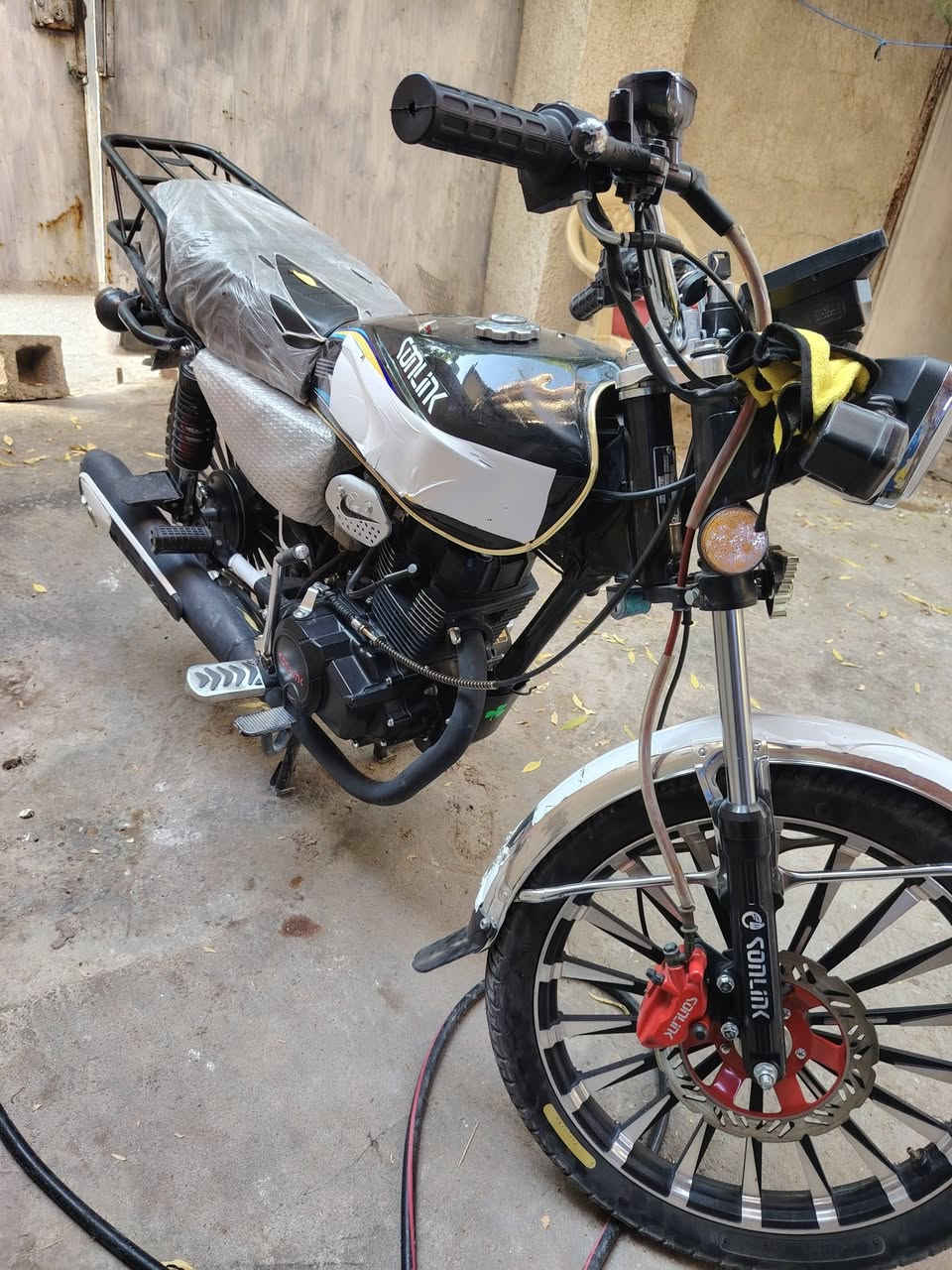 سلام عليكم دراجه موديل 25 دراجه مكفوله مكينه 200 ضاغطه وزنجيل كفاله عامه أوراق كامله سعر 900 وبيها مجال عنوان بغداد محموديه ***********
