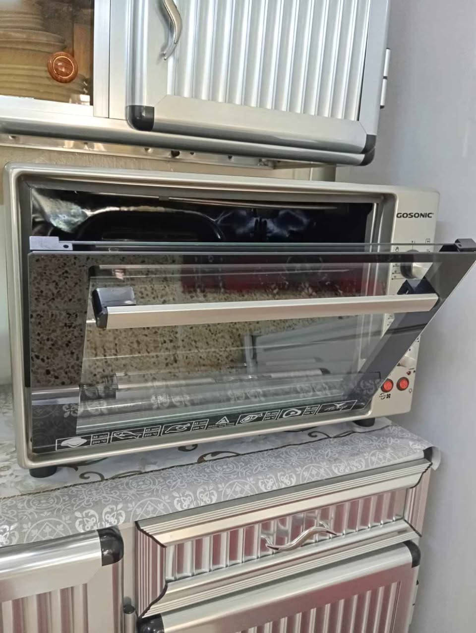 فرن كهربائي سعة ٦٠ لتر نوعية اصلي تركي نظيف جدا بسعر ٧٥٠٠٠ وبي مجال للشراي رقمي *********** كركوك, العراق
