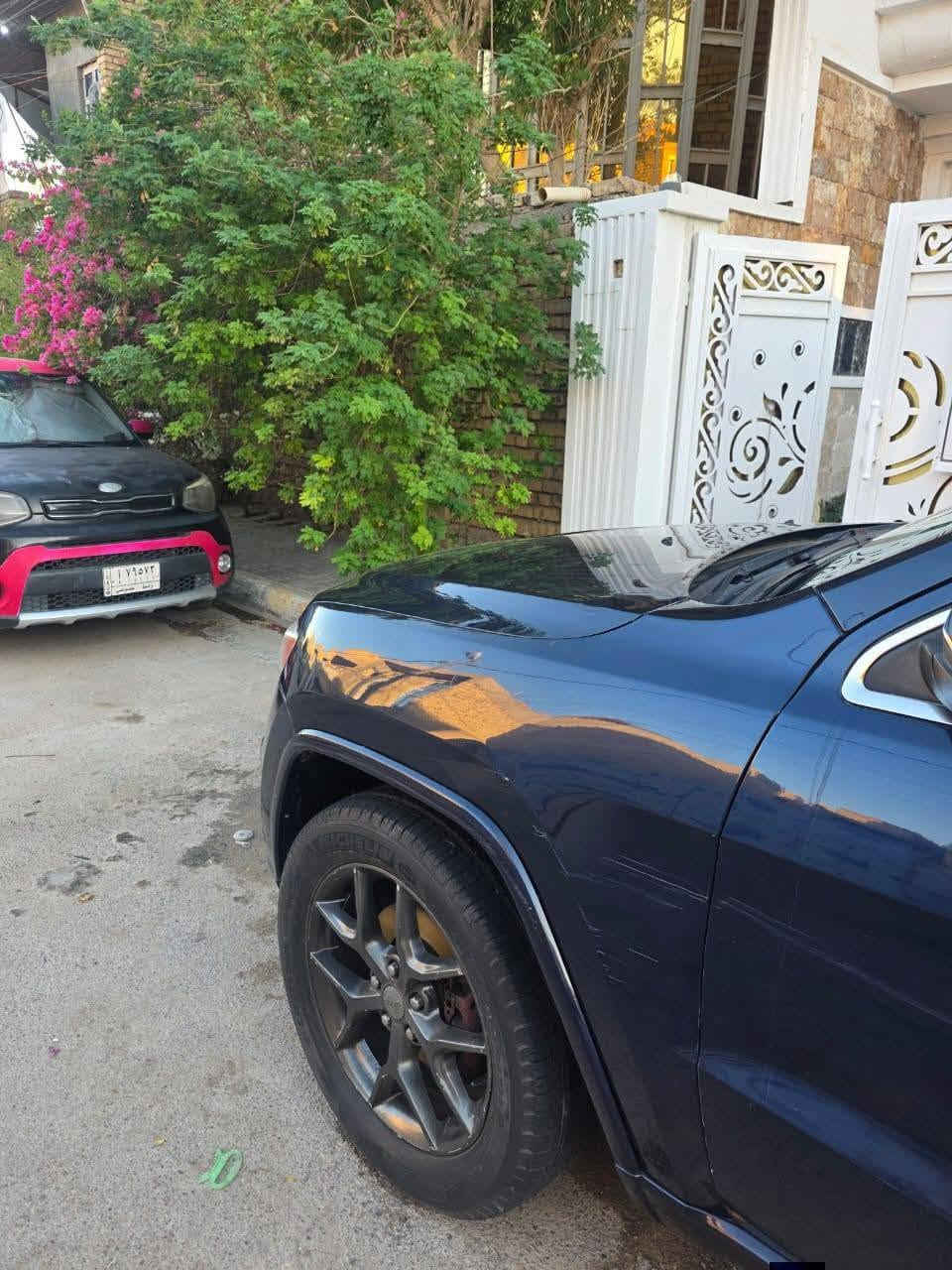 سلام عليكم سيارتي للبيع جيب 19 اوفرلاند فول مواصفات حادثة جاملغ وبنيد بيه صبغ بلعراق  وبيه لحوضات سونار موجود مالتها  بلصور ماشيه 350الف مكينتها صافيه سياره جكات وضعيات قياده فتحه بانوراما ما ناقصها شي بانزين بس محسن دوانز ماكو معروضه ب 160 وبيه مجال للناس الخيره وهذا رقمي وخادمكم انشالله ***********
