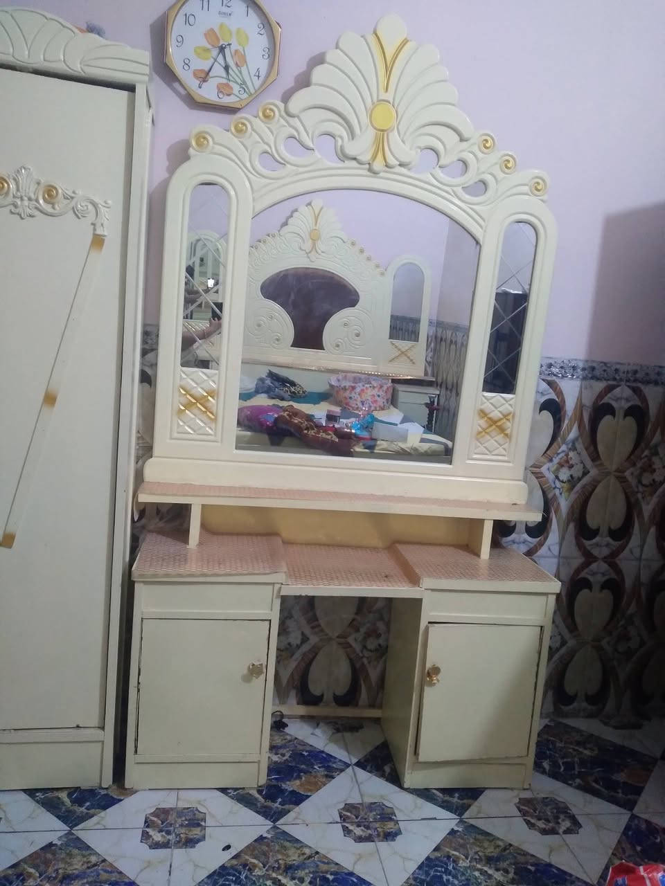 سلام عليكم للبيع غرفة السعر 500 وبيه مجال رقم ***********
