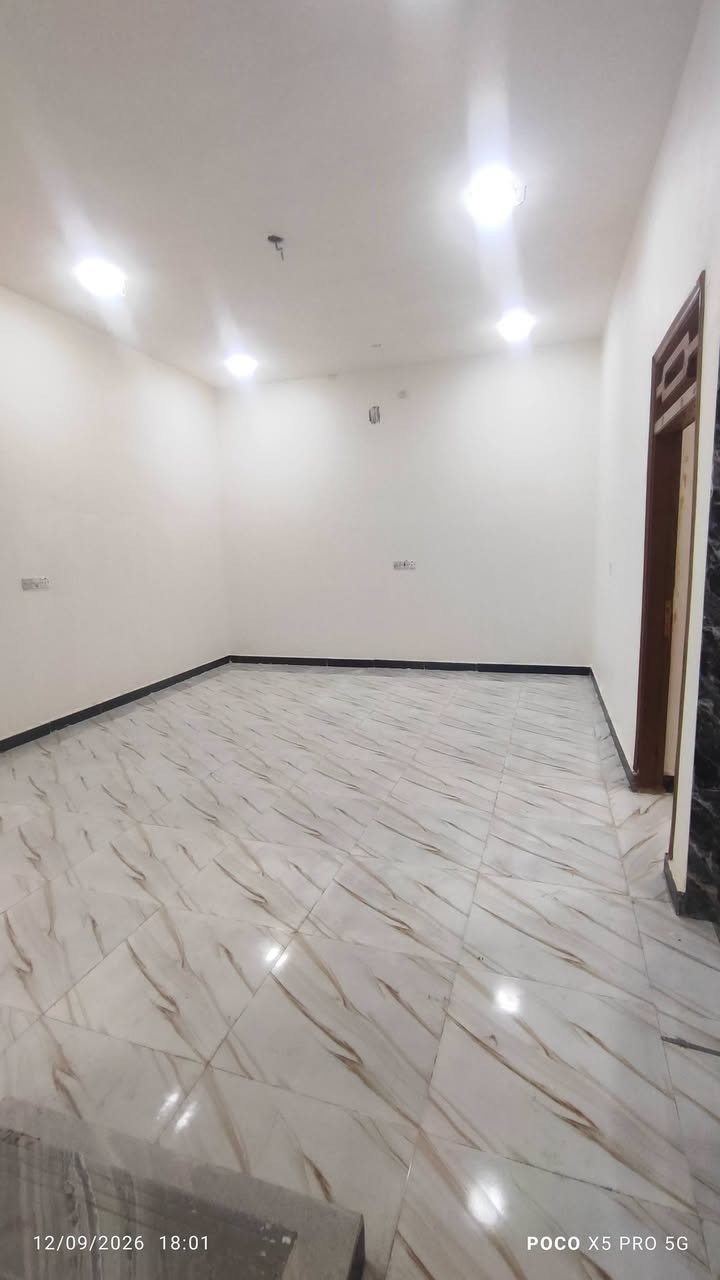 🏠 دار سكن للبيع في أبي الخصيب

📍 العنوان: أبي الخصيب – محيلة – قرب سوق محيلة
📏 المساحة: 210 متر مربع
📌 يبعد فقط 400 متر عن سوق محيلة

🔹 نوع الطابو: زراعي عراقي – نموذج 25
🏗️ بناء حديث فارغ وجاهز للسكن

يتكون الدار من:
🛏️ 3 غرف نوم
🛋️ ديوانية
🏠 صالة
🍽️ مطبخ
🚿 صحيات داخلية وخارجية

🛣️ يقع على شارع 10 متر تبليط
💡 تتوفر كافة الخدمات: ماء، كهرباء، إنارة، تبليط
🏘️ منطقة جديدة ومخدومة وجميلة

💰 السعر: 118 مليون دينار عراقي
✅ قابل للتفاوض

📞 للاستفسار والاتصال:
***********

نص مكتوب في الصور:
- 12/09/2026 18:01 POCO X5 PRO 5G
- 12/09/2026 18:01
- POCO X5 PRO 5G
- 12/09/2026 18:00 POCO X5 PRO 5G
- 12/09/2026 18:00