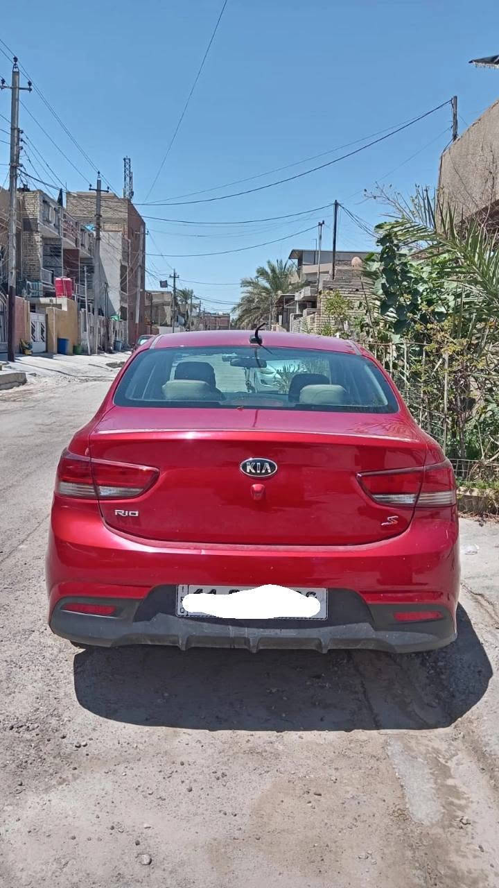 كيا ريو 2020 وارد امريكي
115 وبيها مجال
المواصفات S
كيبر مبدل من cvt الى At
مكينتها دوش دبل نوزل
قوة 120 حصان
• تكييف
• كاميرا خلفية
• شاشة 7 إنج
• Apple CarPlay + Android Auto
• Bluetooth + USB
• مثبت سرعة Cruise Control
• تشغيل/سويج
• زجاج كهربائي
• مرايا كهربائية ومدفأة
• ABS + ESP + Traction Control
• حساسات ضغط الإطارات
• جنوط 15 إنج
• 5 ركاب
• خزان وقود 45 لتر تقريباً

حطيت سونرها كدامكم تحسباً و الي يجي هم يروح يفحصها وين ميريد.
***********
***********
