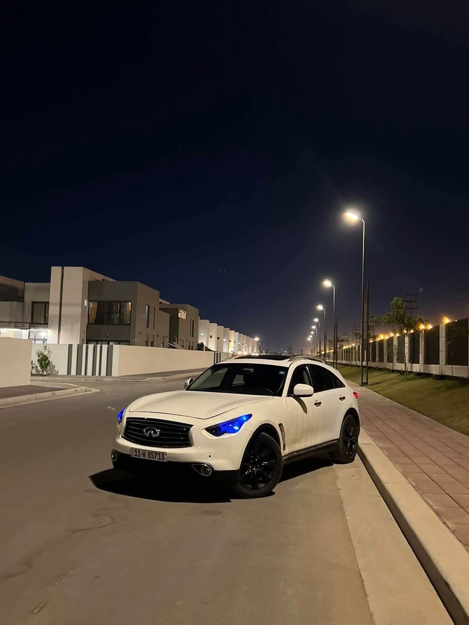 بما انه السوگ خارط و ماكو لا بيع ولا شراء و اللي يخابرون ما شاء الله اذا انت مخلي سعر السيارة الف دينار يجي يگلك هواي و يم الكوري و الصيني يدفع دفترين و هو مرتاح

قيمها باللي يرضي الله ما اريد انطي سعر 

انفنتي fx35 موديل 2011

لون ابيض صدفي مصبوغة حزام 

حادث غرق مبدل ضفاير و عقول 

السيارة اصلها فور ويل محور تو ويل 

مكينة نضيفة ممفتوحة 

ادامة كاملة جديد بلكات نوزلات مجاول 

گير جديد تيست 

اكسل جديد تيست 

صدر خلفي جديد 

صدر امامي نضيف ناقصة بس دبلات 

زوج تايرات جديد 

مواصفات السيارة : 

محرك v6 vq35 

كامرات 360 

حساسات 360 

مري قلاب 

فتحة سقف 

دخول ذكي 

كشنات كهرباء جلد تدفئة تبريد 

خزن ميموري 

جنطة كهرباء 

تحكم ستيرن 

السيارة اكفلك گشر نضيف و ميكانيك بشرط 

رقم بغداد مشروع وطني جديد تحويل مباشر ثاني يوم 

للاستفسار الاتصال ***********
