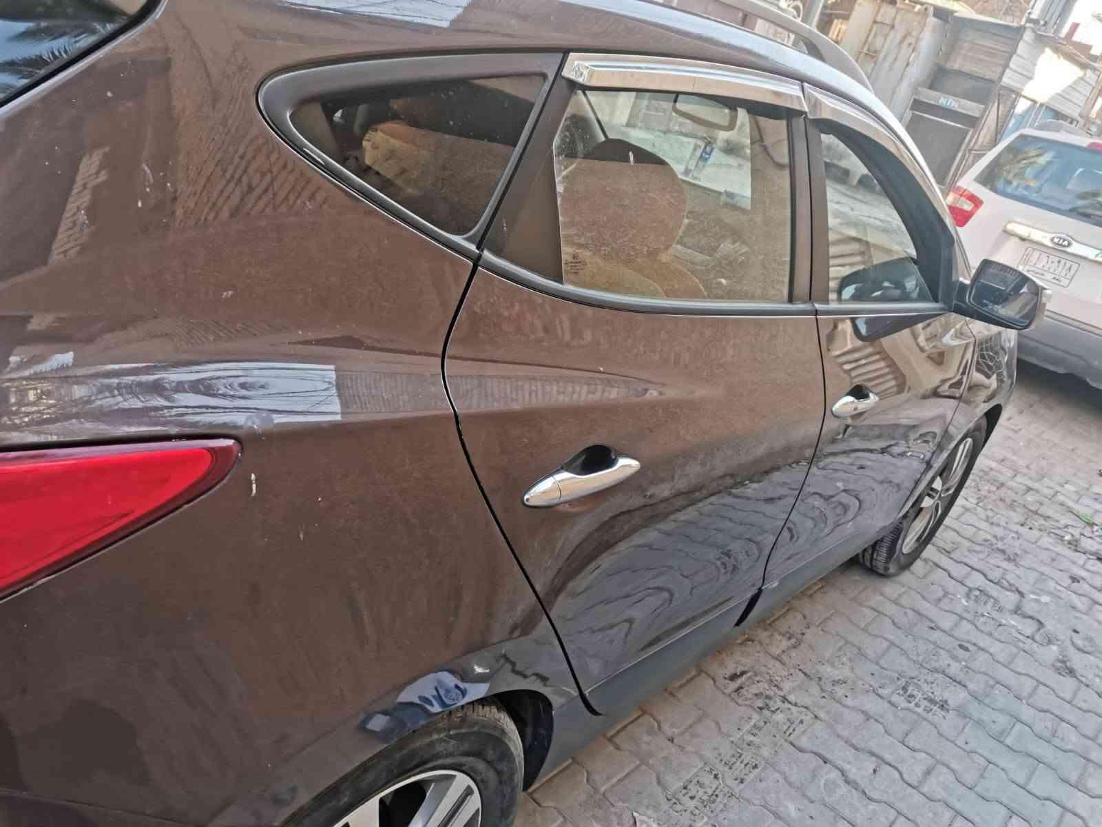 السلام عليكم 
كل المواصفات بالمنشور 
***********
اخوان بدون زحمة عليكم اني مكلف بالنشر هذا رقم صاحب السيارة بغداد, العراق
