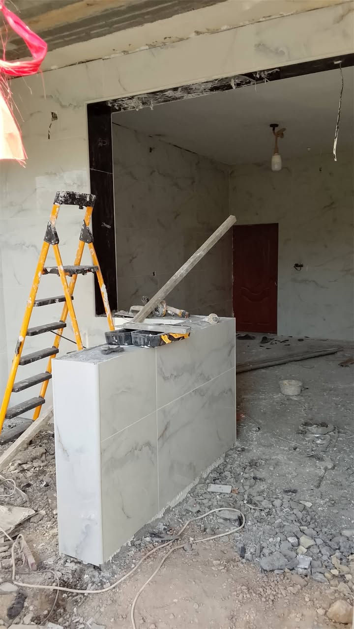 عمل جميع أنواع البلاط درج أرضيه واجه بالخدمه اتصل وتدلل ***********
