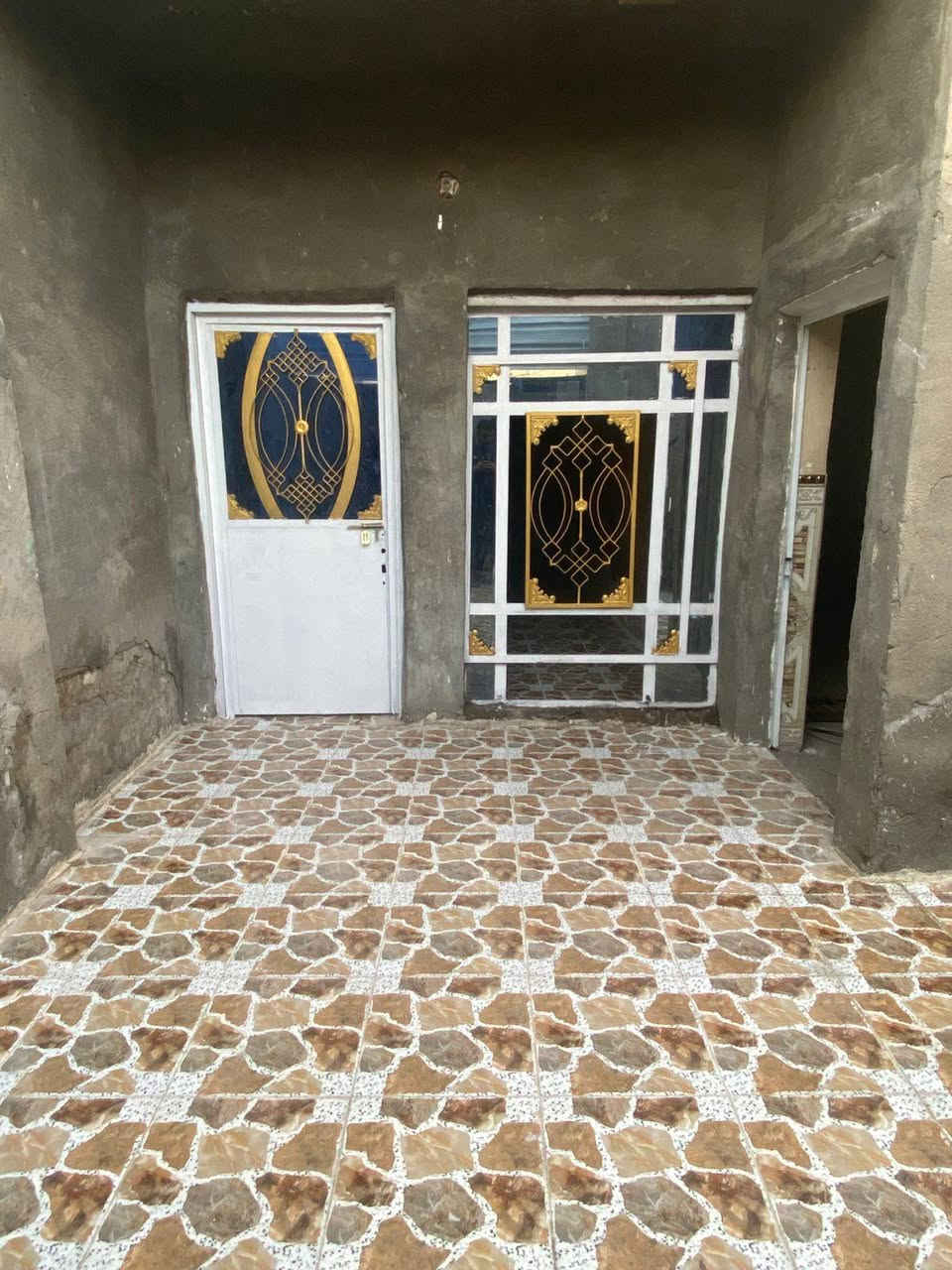 بيت للبيع حي المنتظر شارع المدارس الفرع الي مقابيل مطعم دعبول مساحة ٩٠م بناء طابوك طابقين خدمات كامله السعر ٣٨ للاتصال ***********

