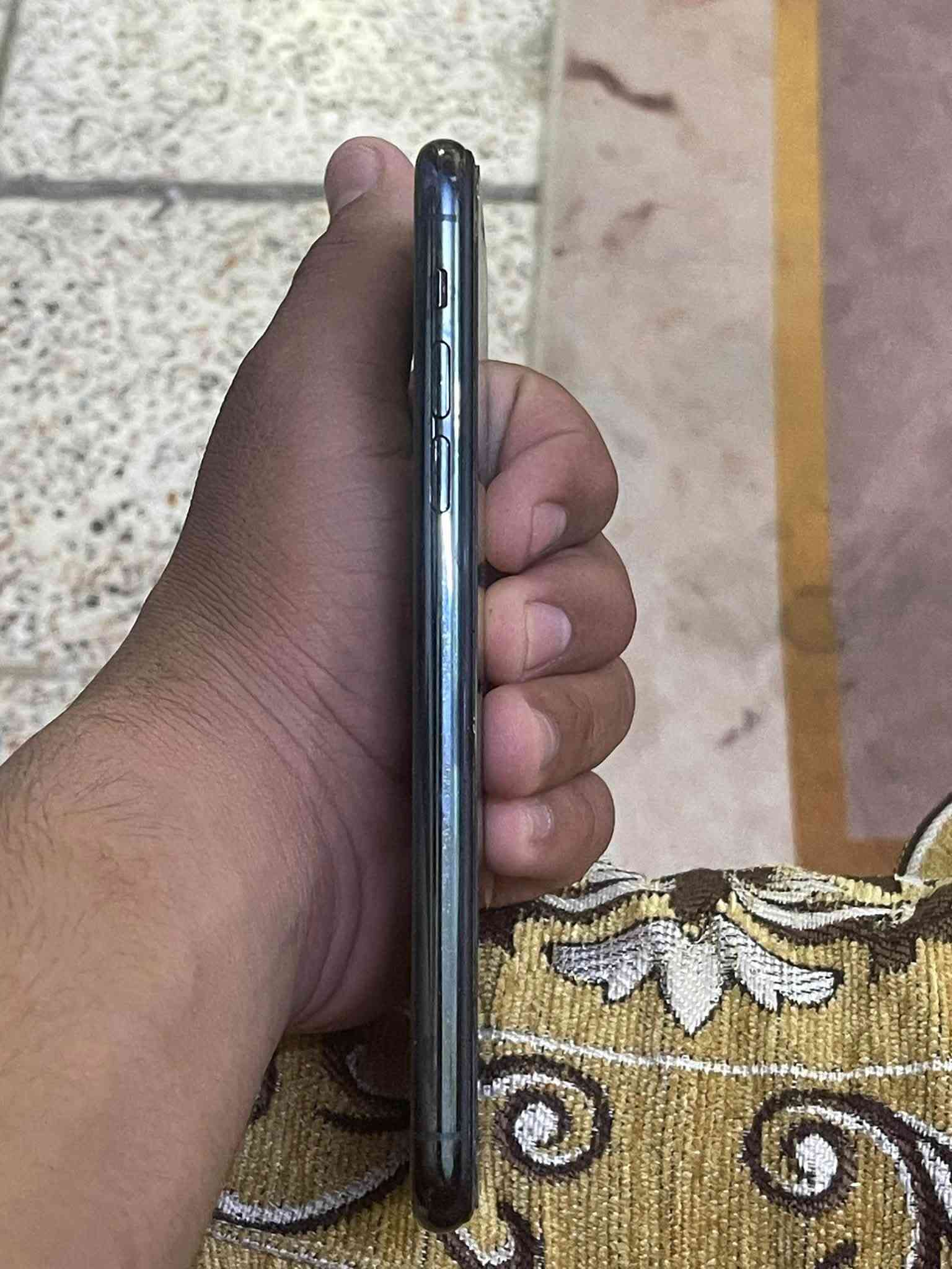 سلام عليكم 
آيفون ١١برو ماكس 
ذاكره ٢٥٦
بطاريه ٧٤
الجهاز مبدل فقط شاشه 
والشاشه نوعيه حلو 
صرف قليل 
للبيع أو مراوس اعلى منه 
وفرق عادي 
مكاني بغداد البلديات 
***********

