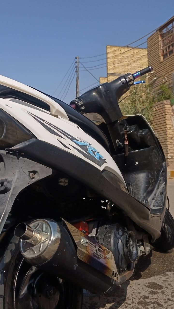 السلام عليكم دراجة ماكس عدلة للبيع
 بيه قطع بالكهربائيات قطع بسيط هندرها بيه مشكلة ما اعرف شبيه 
المكان الناصرية مركز 
سعرها 500 وبيه مجال بسيط 
للتواصل : ***********
