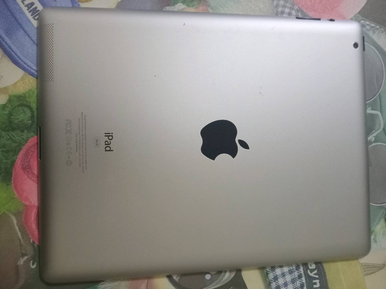 للبيع: آيباد Apple iPad (سعة 16 جيجابايت)
​الجهاز نظيف وشغال بشكل ممتاز، ومناسب جداً لتصفح الإنترنت، يوتيوب، الدراسة، والأطفال.  
​السعة التخزينية: 16 جيجابايت.  
​الشاشة والواجهة: واضحة وكاملة التطبيقات الأساسية (كما موضح في الصور).  
​الحالة العامة: الجهاز بحالة جيدة (كما في الصور).         السعر: 55 الف فقطط😍