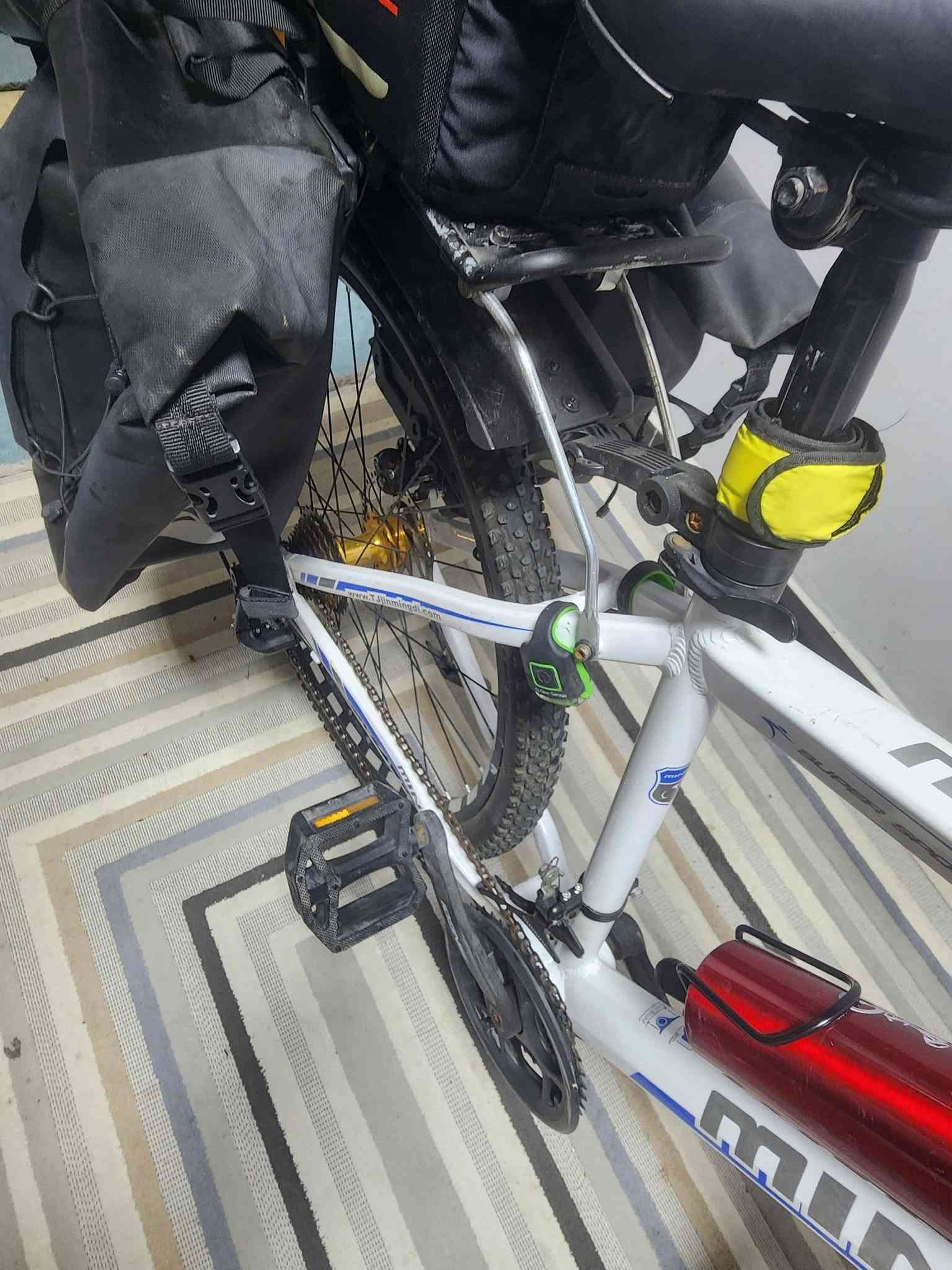 🚲 دراجة هوائية MTB للبيع
🔹 الشركة: MINGOI
🔹 النوع: Mountain Bike / جبلي
🔹 المقاس: 26 إنچ
🔹 فرامل ديسك أمامي وخلفي
🔹 گيارات متعددة
🔹 مساعد أمامي
🔹 إطارات CST MTB
🔹 الدراجة مجهزة بشنط سفر أمامية وخلفية + حامل أغراض
🔹 وياها خوذة
🔹 الحالة: جيدة وجاهزة للاستخدام
💰 السعر: 350,000 دينار عراقي
📍 المكان: كربلاء
الرقم ***********
