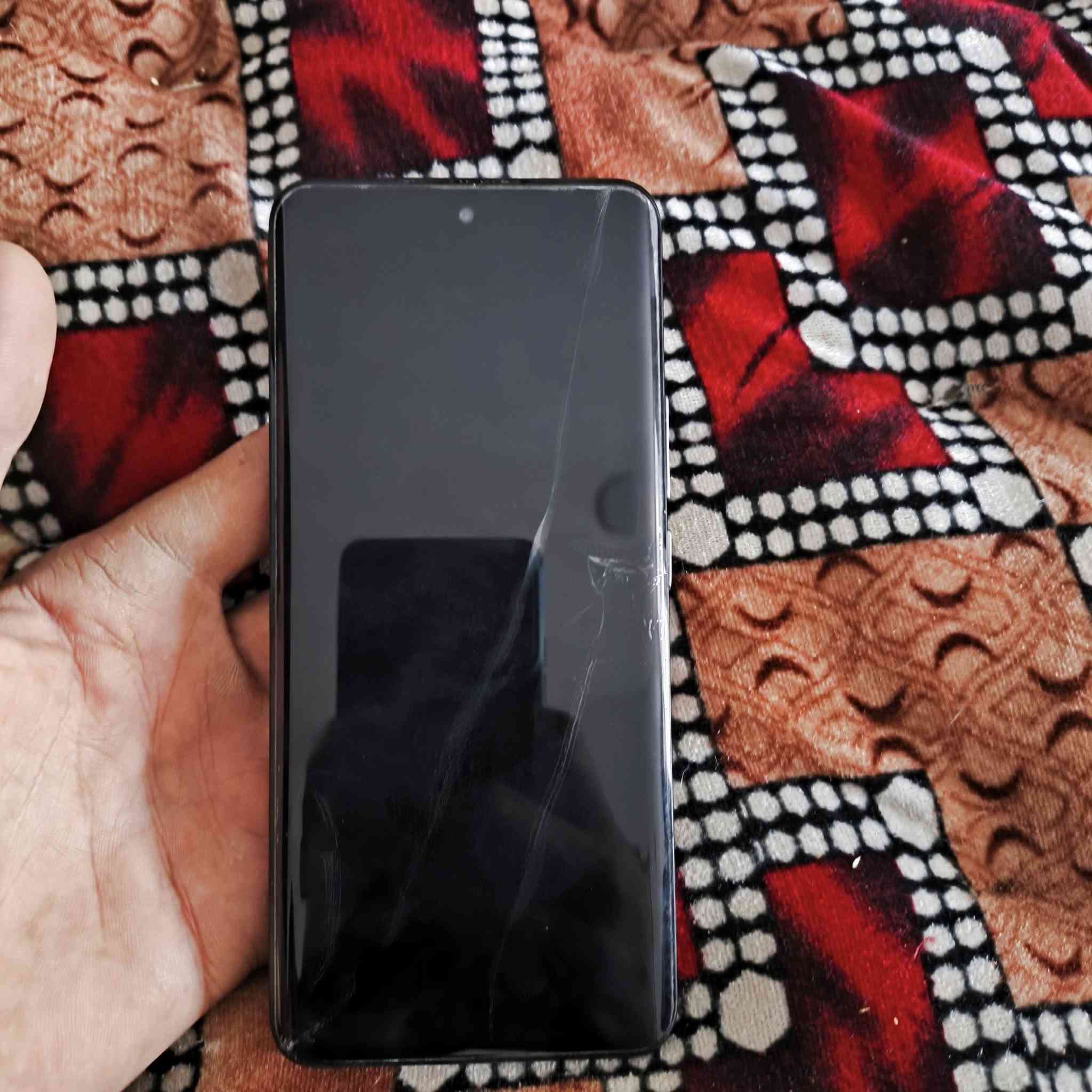 السلام عليكم جهاز ريلمي ١٣برو بلس ذاكره ٥١٢ رام ١٢  ضهره مكسور وشاشه مفطوره للبيع سعر مناسب تواصل خاص 
الجهاز شغال وكلشي ماماثر بي
رقم الهاتف ***********
