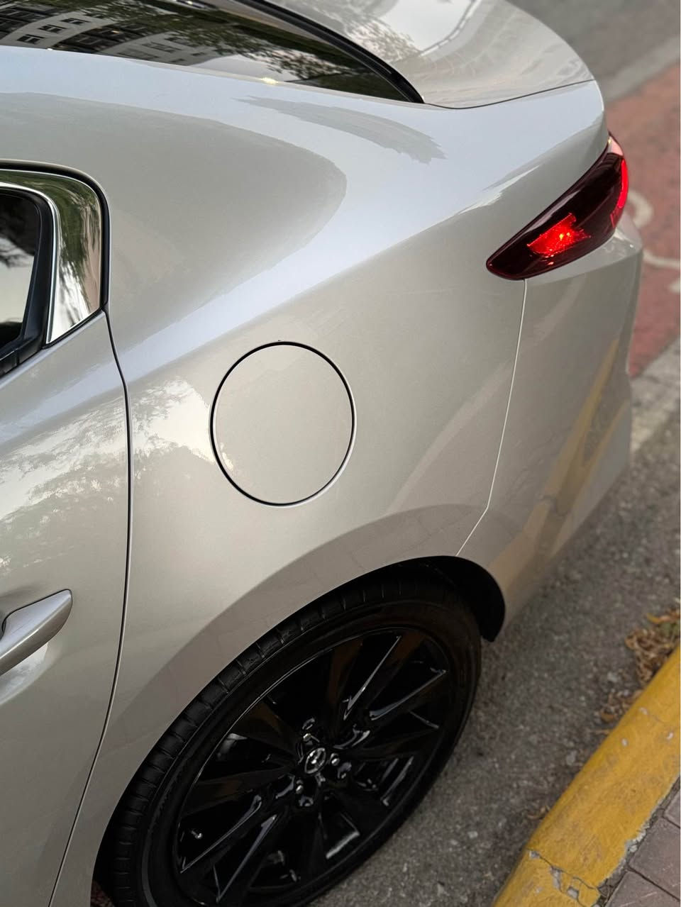 Mazda model 2024 
33 km rosgtwa 
Bas bonet boyaxa 
Sayaraka he daste xoma 
Raqame lagal neya agar hazt la raqam bww awayan jyaya 
Hamw gyaneee ba shart 
Be torbo be dabl aksl 
Makena 2.5 marxub 
Zhmarae mobael *********** السليمانية, العراق
