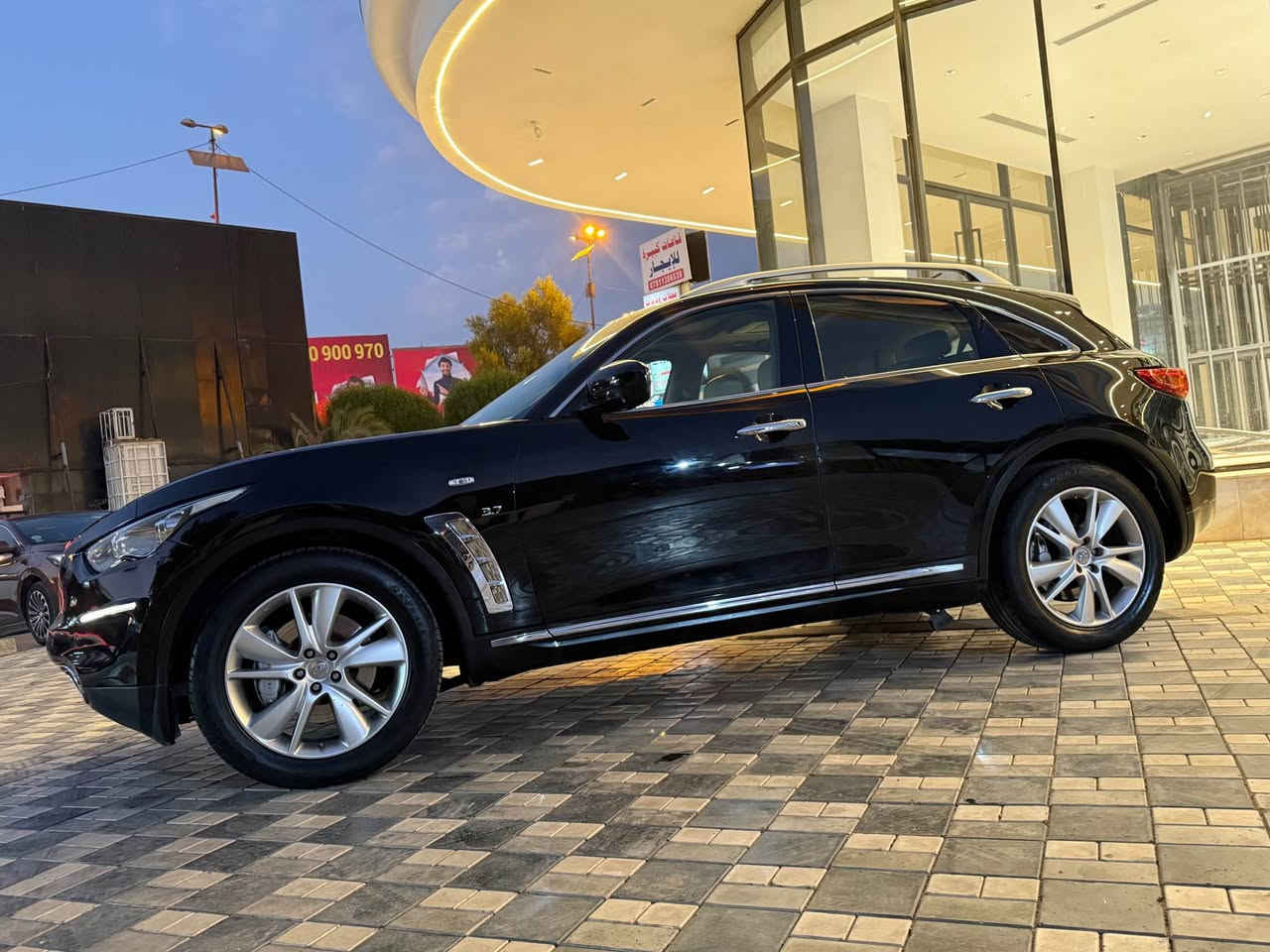 انفنتي Qx70 خليجي موديل ٢٠١٥ مكفولة ماشية ٩٢ الف كيلو فقط سيارة جديدة جدا وكامله مابيها اي نقص وكلشي بيها بلادي 
مكانها اليرموك
*********** بغداد, العراق
