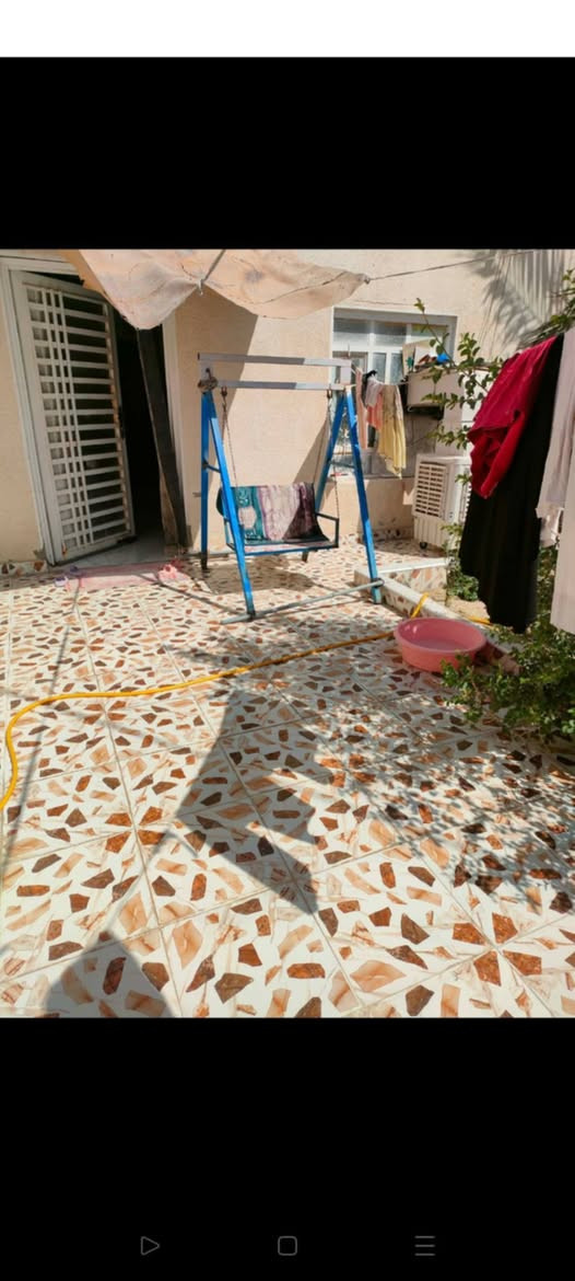 بيت بحي العزل مساحتة 133قريب عشارع يمة خدمات ومحلات ومدرسة تفاصيل غرفة وهول ومطبخ وصحيات خارج وداخل وطارمة وحديقة كبار طابو زراعي سعر خفظنه السعر ٢٦ اوبيها مجال مجال اي استفسار ***********
