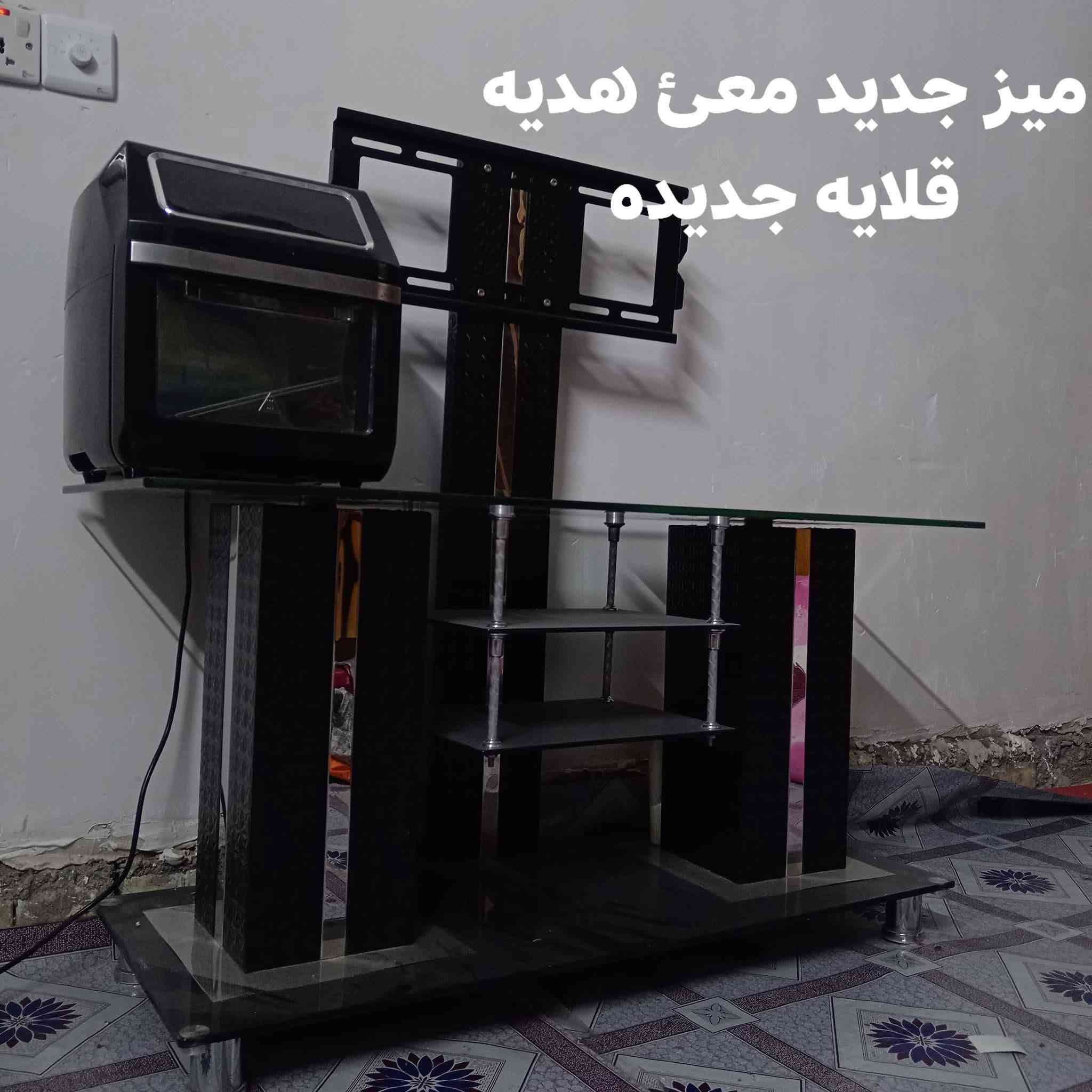 سلام عليكم ديوان 8 مقاعد و6 تجوات
وميز معا قلايه هديه الي يحب يشتري مفرد موجود والي يحب ياخذ عرض الميز ولقلايه اهلا وسهلا *********** للستفسار خاص

نص مكتوب في الصور:
- ميز جديد معئ هديه قلايه جديده