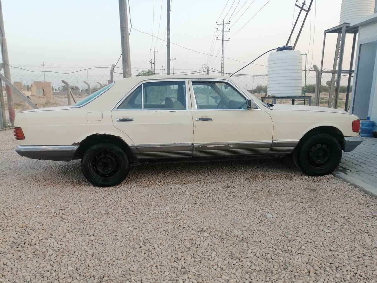 السلام عليكم. مرسيدس رئاسي محرك 3000 ياباني بطه 
السعر 15 💲 ورقه فقط 💥  
موديل  1983 
بدون ضربه ولا صبغ السياره بلاديه  🚘
السياره شرط الوكاله بدون تحويل حائز ثالث 
 جام كهربائي لايت عالي منضومه بريك جديد 🌟

 سيارة حلوة وسعرها مناسب شرط تطلع تراي وين ميعجبك
العنوان النجف
***********
***********
