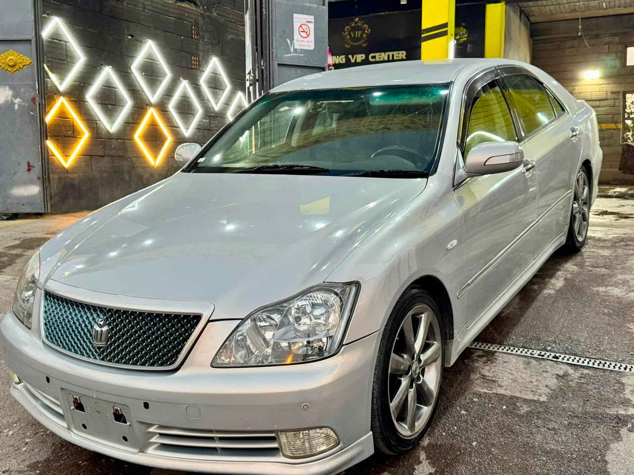 شاهینە بڕاوە 2005 فول بەحری بێ کۆد  82 بێ دوکەل کامل مەسرەف  4 دوگمە سەلاجە و پەردە و مەرکەزی 4 کوشن کارەبا و جلد و هیتەر ***********
