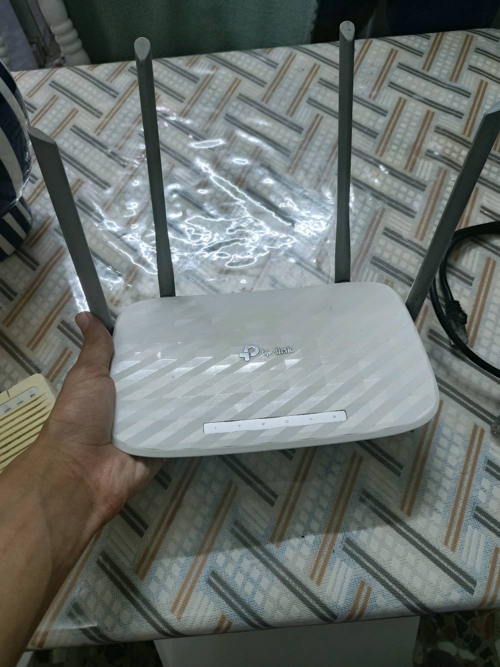 راوتر TP-Link Archer C50 راوتر نظيف كلش مع تحويلة للعلم التحويلة سعرها وحدها تكون اقل شي 15 الف لاكن مع الراوتر السعر 40الف وبيه مجال للتواصل مع الرقم ***********
وهذا الرقم بيه واتساب واهلاً وسهلاً بكم. 
الموقع بغداد/الدورة/ابو دشير