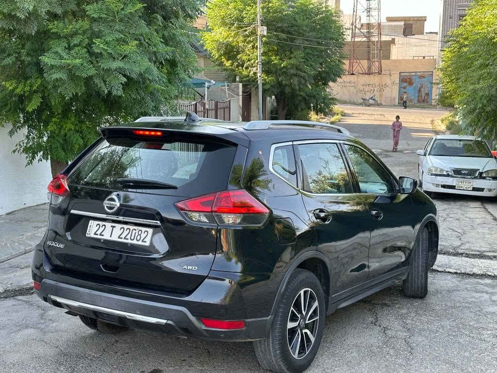 سعر 125$ گەڵا و مجال 
 نیسان ڕوگ 2017 چوار پستون 
مواصفات SV دەبڵ اکسل تەنیا بەصمەو صلایت نیە
سەنەو ژینگە ڕەقم هەزە تازە2030 بەناوخۆمە
گێڕو مەکینە نکراوەتەوە 87 هەزار حەقیقی ڕۆشتوە
بویاغ امریکای نیە بەکلین داخل بوە 
تەنیا یەک جملغ بویاغە بیناوگرتن و ئیرباگ بەشەرت
تۆزی کاڵبونەوەی هەیە دوو پەڵە ساردی هەیە
 پیش و دوای ناودرگای کەپسە ئیرباگ شەریکە
*********** 
*********** شمشمل, السليمانية
