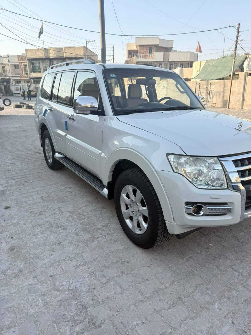 السلام عليكم باجيرو موديل 2015 حبتور محرك 6سلندر 3500 كير محرك على وضع الشركة سياره مكفوله من ضربه والصبغ والبارد فتحة كشنات جلد حاكيه زراك لايت كشنات كهرباء  ٧راكب ٣قطع تبريد مري شفط دفع رباعي ٥ويل كب ثلاجه بالجكمجه حساس خلفي تخم تاير جديد دمام خلفي صدر خلفي امامي جديد رقم بغداد بسمي الجديد سياره كلش جديد السعر ١٦٨ اوبيها مجال بسيط ***********
