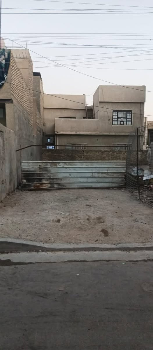 سلام عليكم اللهم صل على محمد وآل محمد 
قطعه ارض طابو صرف بكفائات السيديه خلف كليه السلام مساحه 100متر واجه 5ونزال 20 متر 
رقم العقار 66/2/1 البحث العلمي 
السعر المطلوب 127 مليون قابل للتفاوض 
للاستفسار الاتصال(***********) وتساب موجود ملاحظة القطعه طابوصرف
