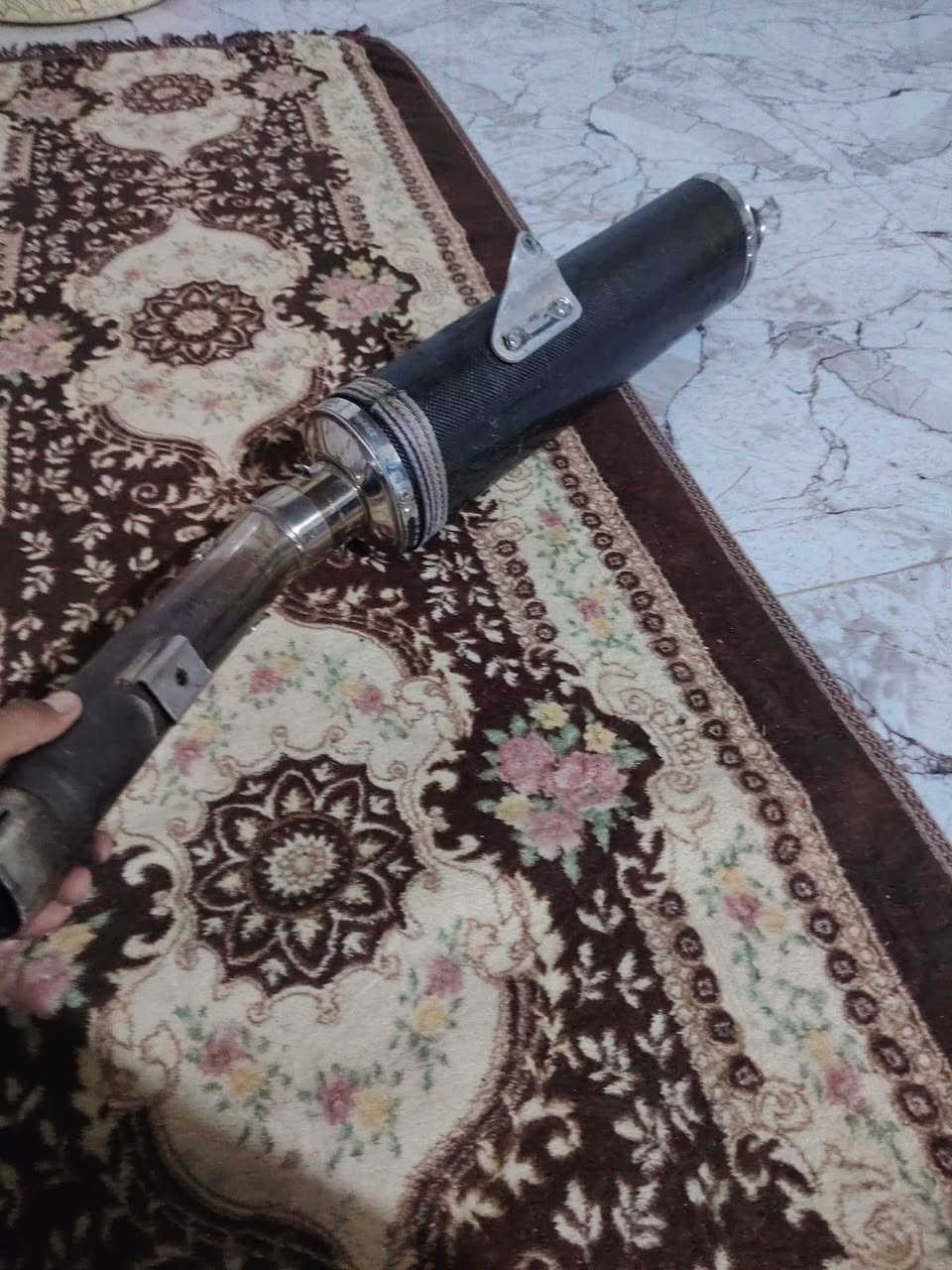 السلام عليكم 
صالنصه كاتم وجديده بعدهاا  
مقلفه بلكاربون فايبر السعر خاص
***********
