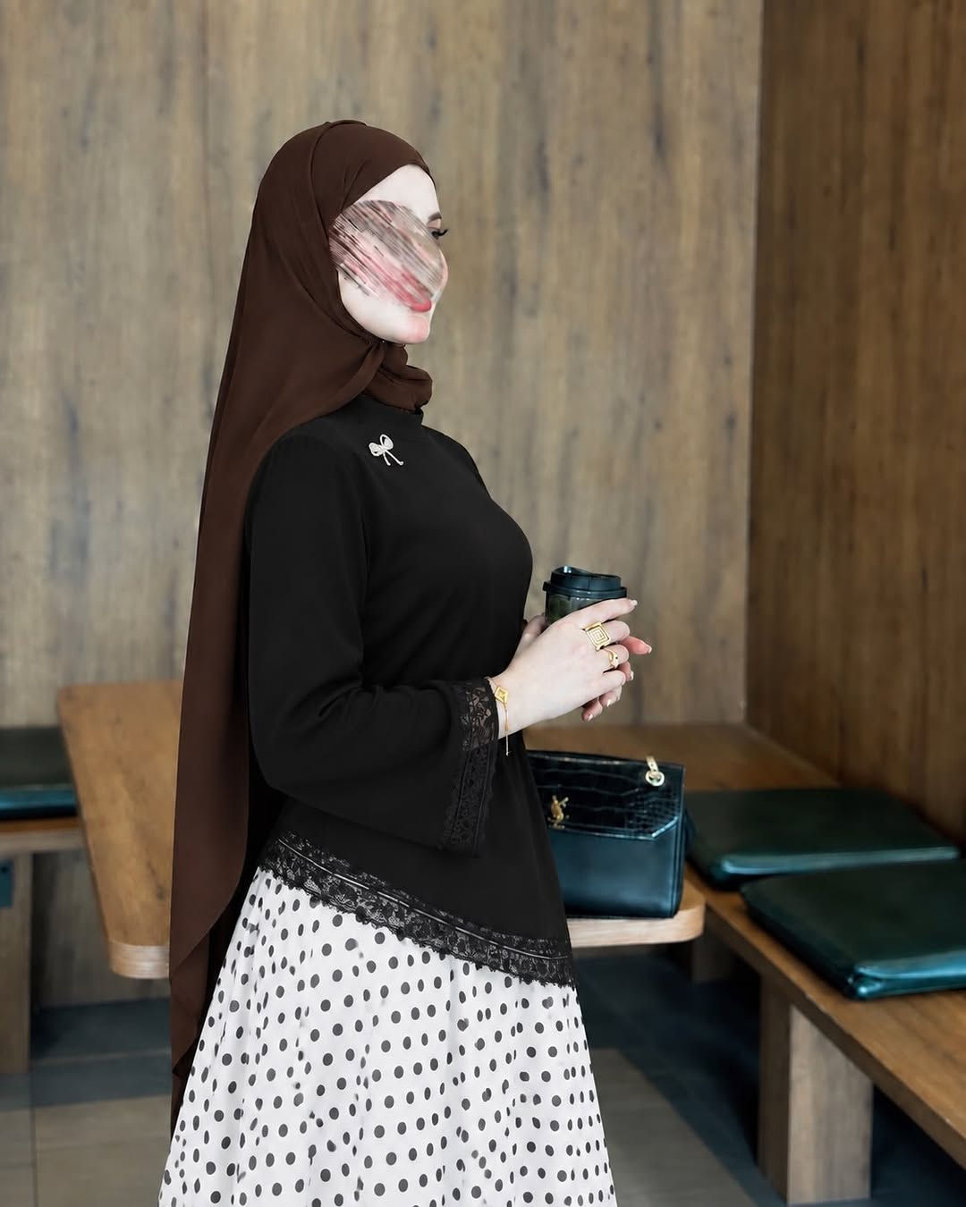 الكولكشن خريفي  غير ويانه ❤️‍🔥 

طقم قطعتين قميص دااابل ايطالي كوالتي عالي 

تنوره شيفون مخرجه كيبورد 

السعر : (

القياس:  38 40 42 44 46 48

🔗توصيل البصره 5 💸المحافظات 8🔗

العنوان بصره بريههً شارع مستشفى النور مجمع رونزا 

#للحجز_او_الاستفسار_مراسلتنا_دايركت📩
واتساب ***********
#ازياء_رونزا #طقم #اكسبلور #فاشن

نص مكتوب في الصور:
- 25 ألف