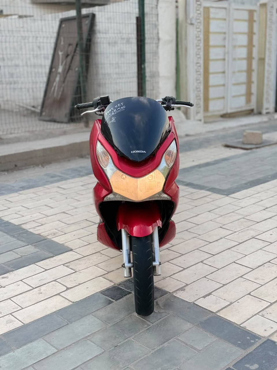 سلام عليكم اللبيع دراجه pcx جيل لأول ياباني الأصلي نوزل خطين ستان كهربائي  حساس ازدحام شلعه معدل خير من الله دراجه مال رمبه  حجم المكينه 125    كهربائيات كله شغال دراجه مكفوله كفاله عامه   أي نقص مابيه الدراجه جديده السعر مليون 300 وبيه مجال المكان بغداد الدوره الرقم ***********
