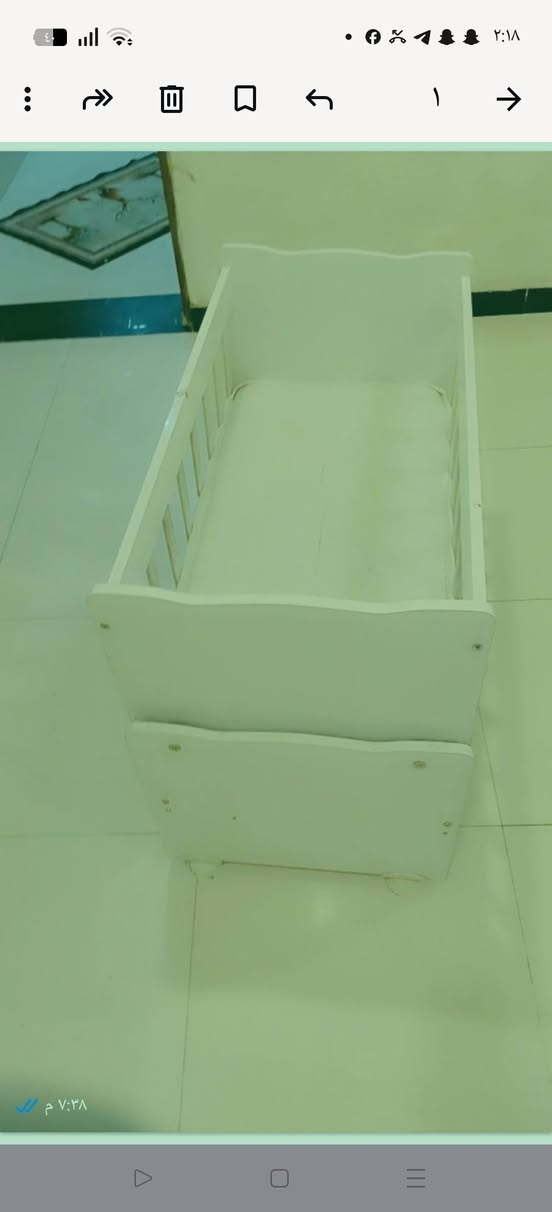 سرير اطفال • نظيفه جداً • دوشك اصلي