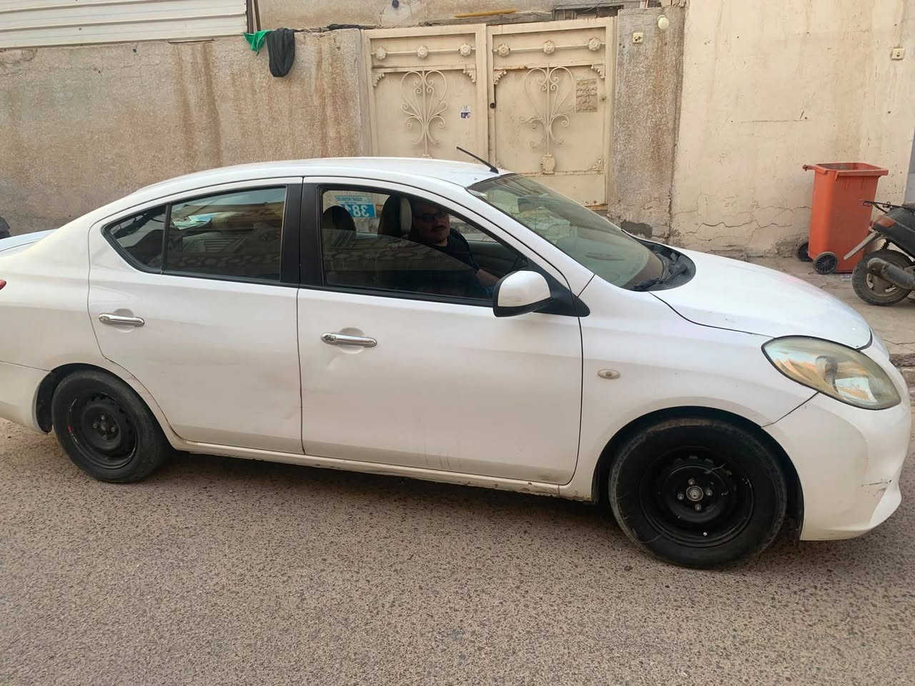 سني هندي 2014 رقم سليمانية سيارة جاهزة بيه شغل بسيط السعر 83 أبو سنوية بالسيدية ***********
