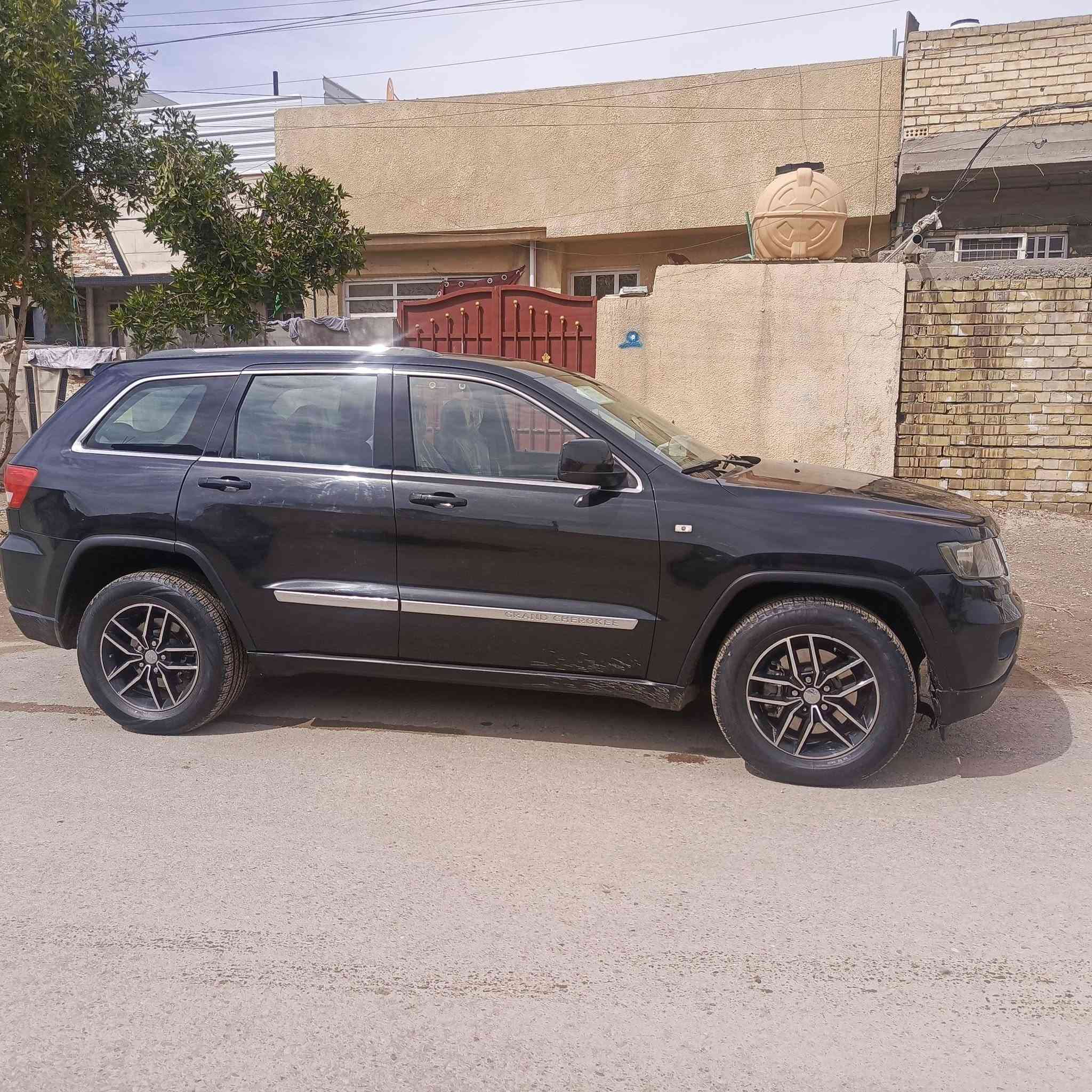 السلام عليكم 
جيب لاريدو موديل ١٢ خليجي موصفات فتحه وجلد وشاشه ومودات قياده وفور ويل كشنات كهرباء  بيها باب وجاملغ صبغ بدون حادث ايرباكات سليمه سياره جاهزه تخم تاير تبريد صدر امامي خلفي كله جديد دسكات وفلنجات جدد بنكه خليجيه جديده سعرها ١٣٠ وبيها مجال بيع او مراوس ب جارجر لو اوباما مكنها بغداد العبيدي رقم اربيل بأسم عربي تحويل مباشر للاستفسار ***********
