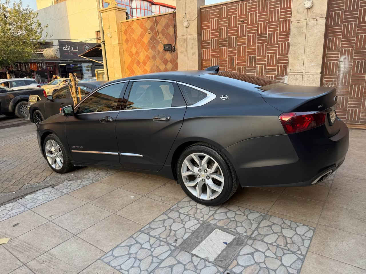 سەرەتا بەناوی خوا
Impala premier V6 2019
فول مواسەفاتە بێ پانۆراما
کوشن کامل جلد هەردوو کوشن کارەبا و هیتەر
راداری ئاوێنە ناوچەی کوێر 
بەسمەو شەغال هەر چوار دەرگا بەسمە 
شاشە گەورەو قاصەو کامێرا حاسە پێش و دواوە
تەبرید دوو زۆن
تەحدید سورعە سوکان فۆلیۆم
ئەپل کار پەلەی و ئەندرۆیت ئەوتۆ
وایەر لێس چارج 
لیدی ناو داشبول دەرگا بیلاد 
موکبەرەو ئمپری فایەر سیستەمی دەنگی Bose
لایت ئەلقە و زینۆن بیلاد 
ویلی ١٩بیلاد
ئاوێنەو تولی دەرگا نیکل 
دفیوزەر
سەیارەکە لەزگەی مات ئەصلی کاراوە
سەیارەکە تابلێی جوان پاکە ناوی لۆک لۆکە 
بێ لێدران بێ ئێرباگ تەنها پارچەی دزاروی هەیە 
هەموو گیانی بەشەرت گێر مەکینە کاربای
تەحویل غەرامە بە شەرت 
١٢٧گەڵا و مەجالێکی کەم
***********:ژم السليمانية, العراق

نص مكتوب في الصور:
- Sako Car Accessory
- ***********
- ***********