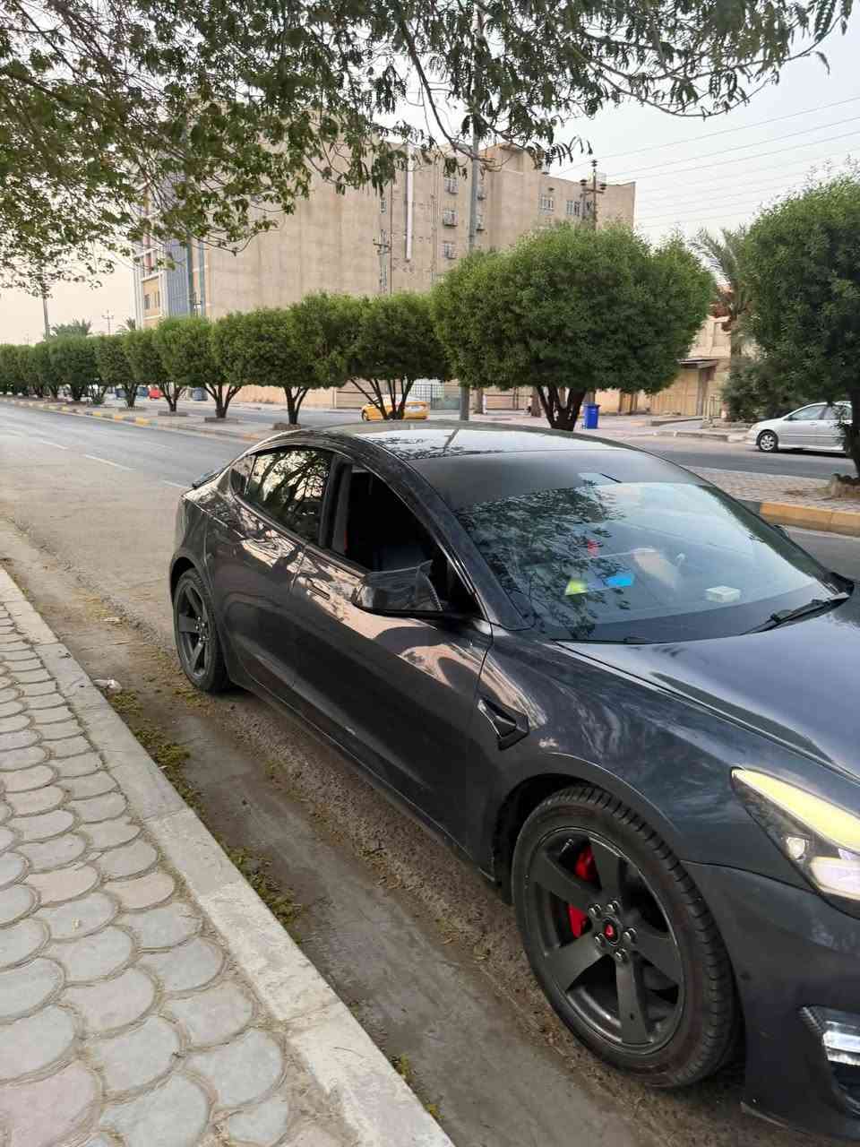 السلام عليكم
للبيع تسلا مودل 3 موديل 2023  اوف لاين

رقم بغداد دولي بأسمي 

سياره حادثه جاملغ مثل ما موضح بل صور وربع باب 

صدر الباقي كله سليم  مكفوله لغود شواصي وين متريد افحص 

كشنات الامامية كهرباء + خزن ميموري 

جلد اسود 

مكفوله صدر حدادية 

شحن مالته 100% تمشي 450 كيلو متر 

قطعتين تبريد 

ستيرن طيارة مال تسلا y 

ماشية 35 الف 

مواصفاته معروفه وبعد بيه هواي مواصفات 

عليه كفرات مري بات مان 

وجناح خلفي قبق صندوق ودفيوزر خلفي شغال مع صطاب لايت 

قمارة جام 

المكان كربلاء المقدسة 

للتواصل *********** 

السعر 147 وبيه مجال بسيط
