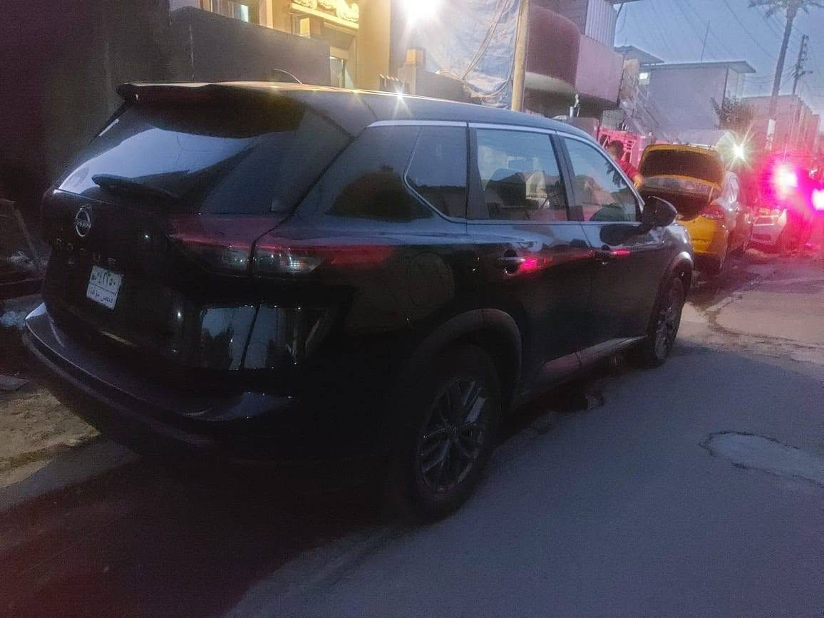 نيسان روج موديل ٢٠٢٤
السيارة بصمة كاميرا حساسات امامي و خلفي
٣ سلندر توربو بدون دواخل 
طاك ايرباك ستيرن فقط
السيارة مصلحة كاملة
و تسجل اي محافظة ما عدا اقليم كردستان
السعر ١٢٥ ورقة
للتواصل *********** بغداد, العراق
