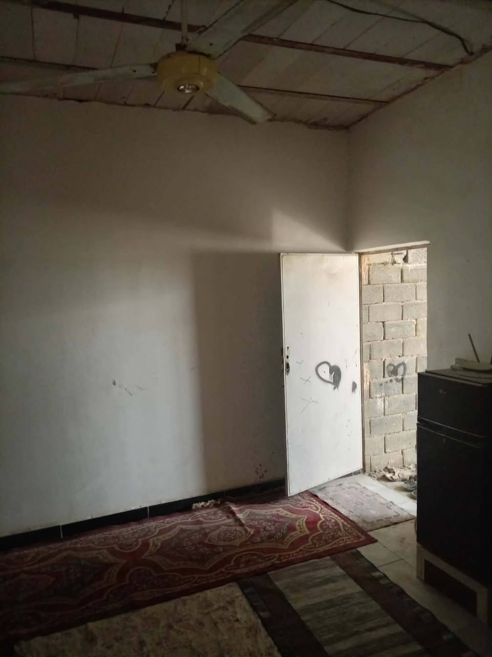 بيت ٧٠م طابو زراعي بحي ميسان قرب شارع ٦٠ بناء بلوك عكاده شيلمان طابوك الغرفة طابوك والصاله والاستقبال فرمستون السعر خاص او الاتصال ع ***********
