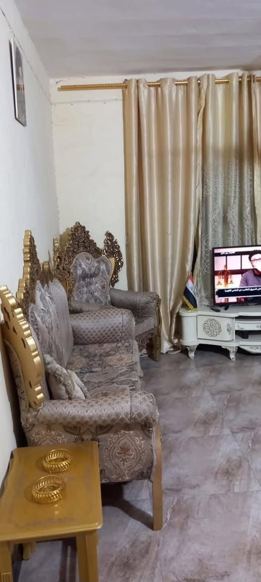 عرض جديد مناسب جدا 57 مليون يوجد بيت للبيع حديث البناء 2023 مساحته 200 متر يتكون من غرف نوم ومطبخ وهول وصاله وطرمه وصحيات داخليه وخارجيه وحديقه وكراج سياره الموقع مميز جدا البيت بصف الركن يبعد عن الشارع العام ٦ امتر فقط وعرض الشارع ١٣ متر ومتوفره جميع الخدمات وجاهز للسكن صاحب البيت مستعجل على البيع 
الموقع الرحمه مقابيل مكتب بيروت 
وبسعر مناسب جدا 57 مليون وبي مجال شي بسيط للأستفسار والتواصل اتصل على صاحب البيت و عن جنس البيت اني مكلف بنشر 
***********

نص مكتوب في الصور:
- الشارع عرضه ١٣ متر
- وجه البيت ١٢ متر