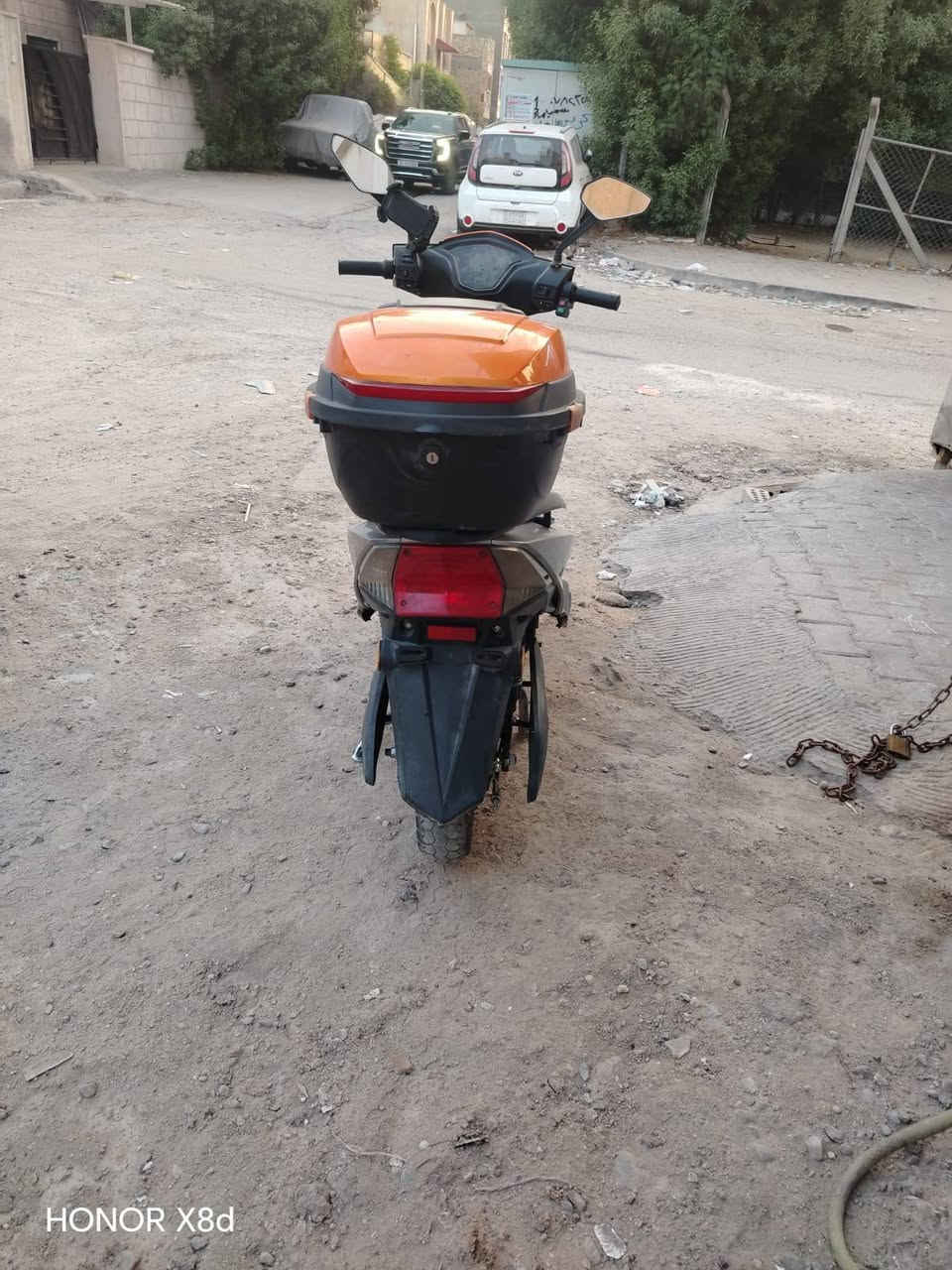 السلام عليكم من رخصت مدير الكروب للبيع دراجة شحن 6بطاريات دراجه كلش نضيف السعر 600الف وبيها مجال مكاني الاعضميه شارع قاسم ابو الكص هذا رقمي ***********

نص مكتوب في الصور:
- HONOR X8d