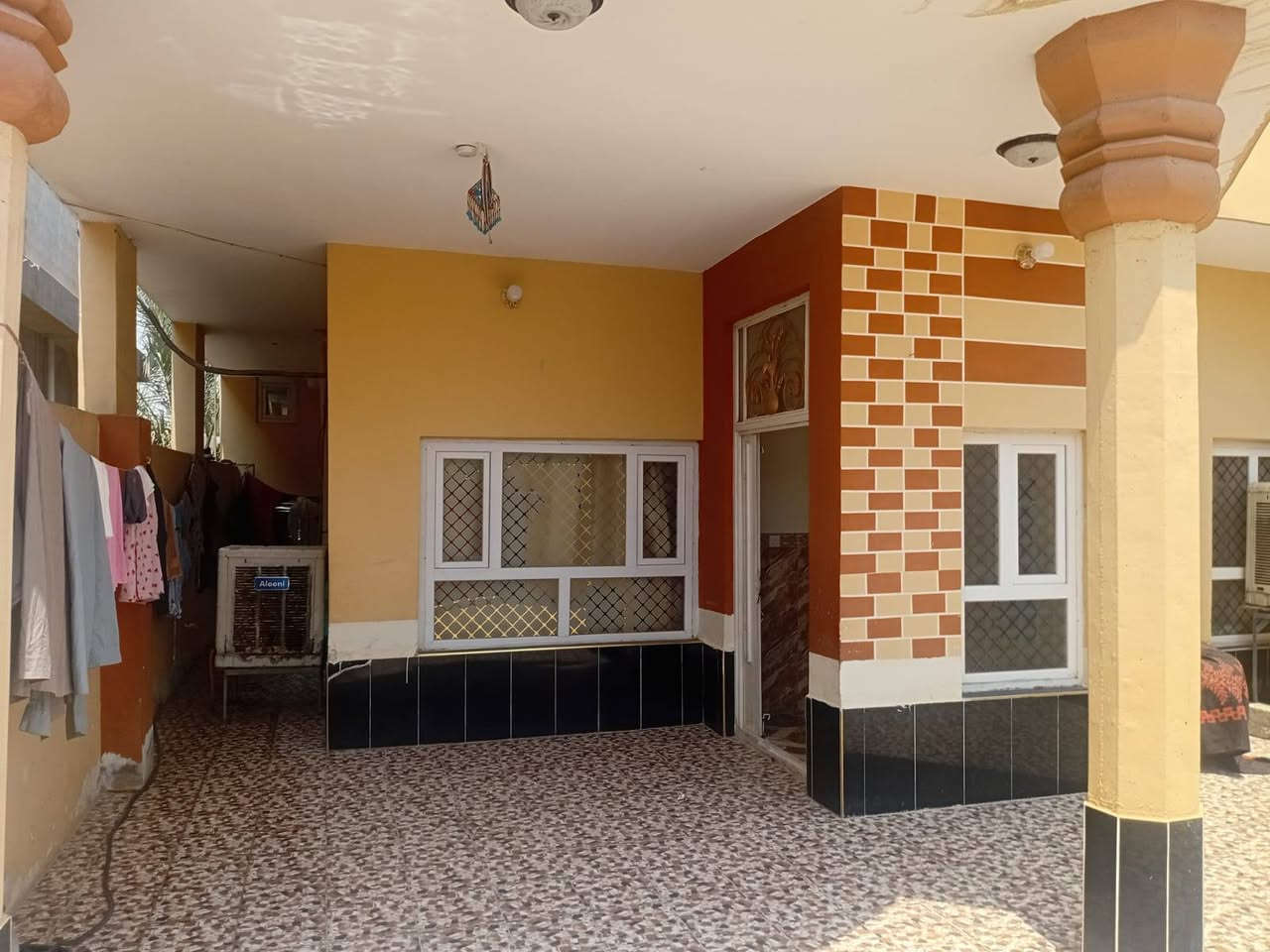 🏠 بيت بناء حديث للبيع
السلام عليكم ورحمة الله وبركاته
📍 الموقع: منطقة شتال، قرب جسر الجورجية، وقريب من الشارع الدولي، والمنطقة تتوفر فيها كافة الخدمات.

📐 المساحة: 250 متر مربع
📜 الملكية: طابو زراعي – سند 25

يتكون البيت من: • استقبال
• هول وصالة
• غرفة نوم
• مطبخ حار وبارد
• صحيات خارجية
• كراج
• حديقة

💰 السعر: 68 مليون دينار، وقابل للتفاوض مع الشاري.

📞 للاستفسار والتواصل: ***********
***********

📱 اتصال أو واتساب أو مراسلة الصفحة.
