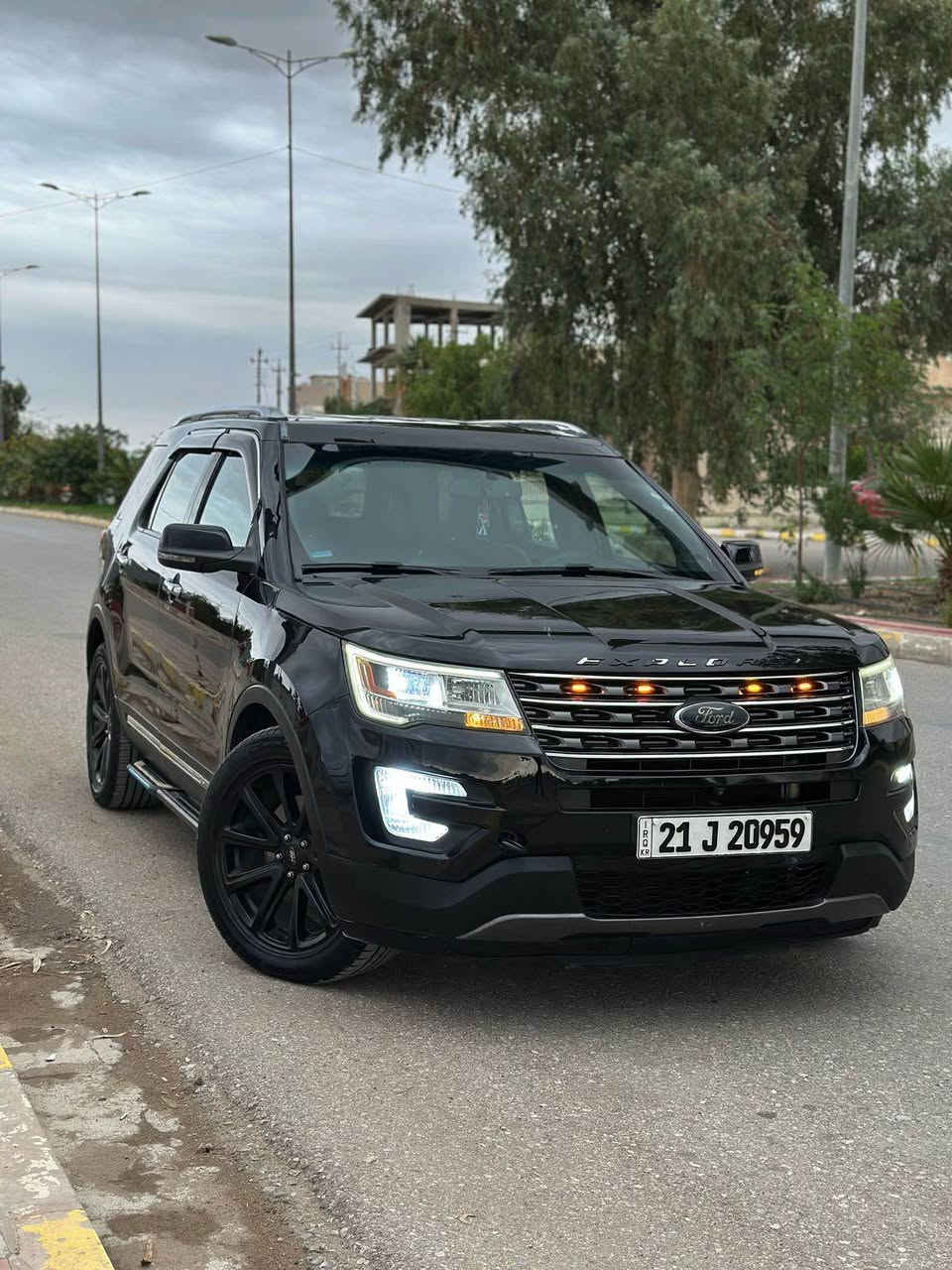 فورد اكسبلور فول مواصفات 2017
ماشيه 120 الف مايل 
بأسمنه تحويل مباشر 
وبيهه مجال بسيط 
*********** خناقين, ديالى
