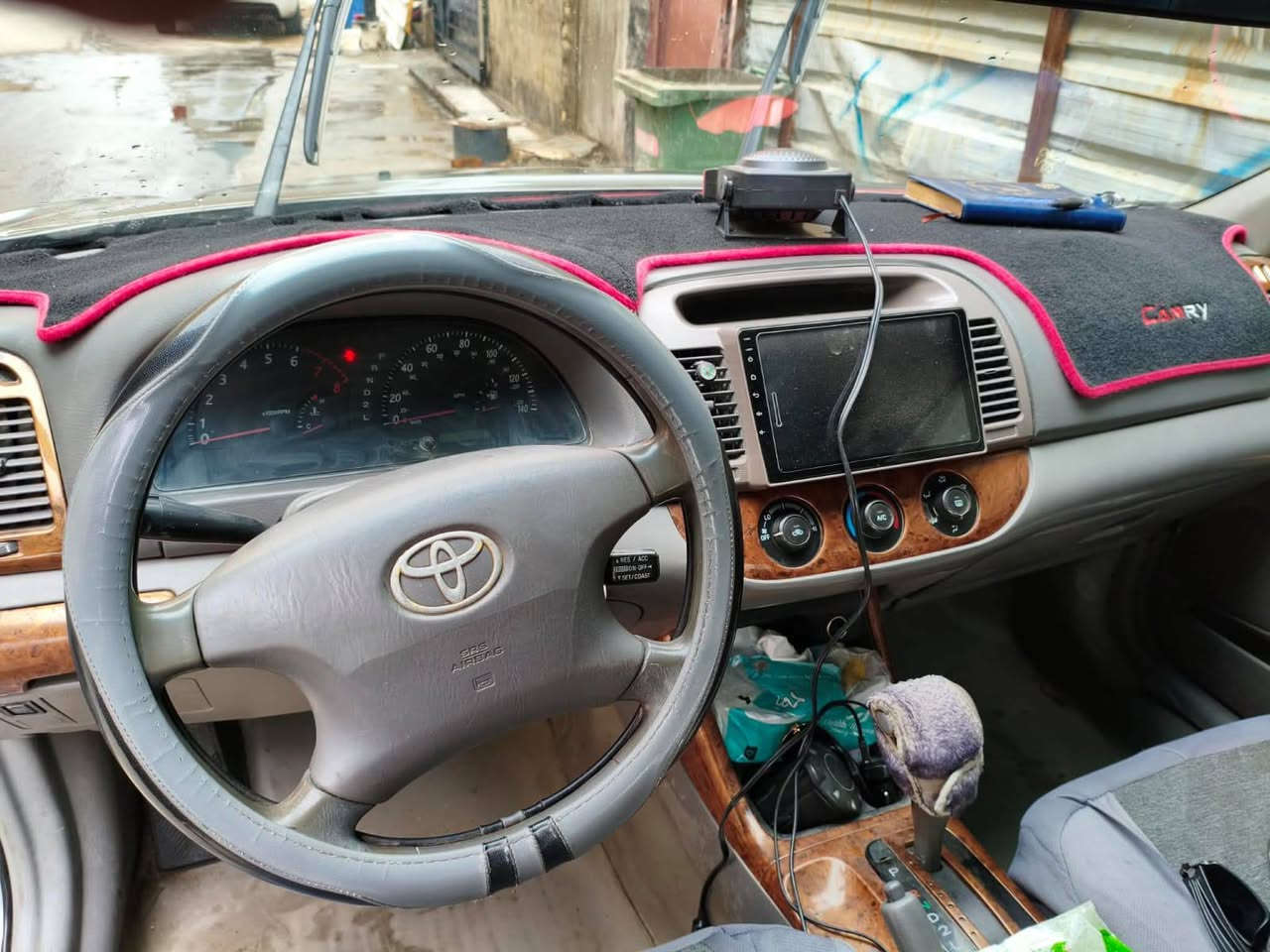 للبيع
كامري موديل 2004 
محرك2400
مصبوغ حزام
السعر 65$وبيها مجال
للاستفسار***********
