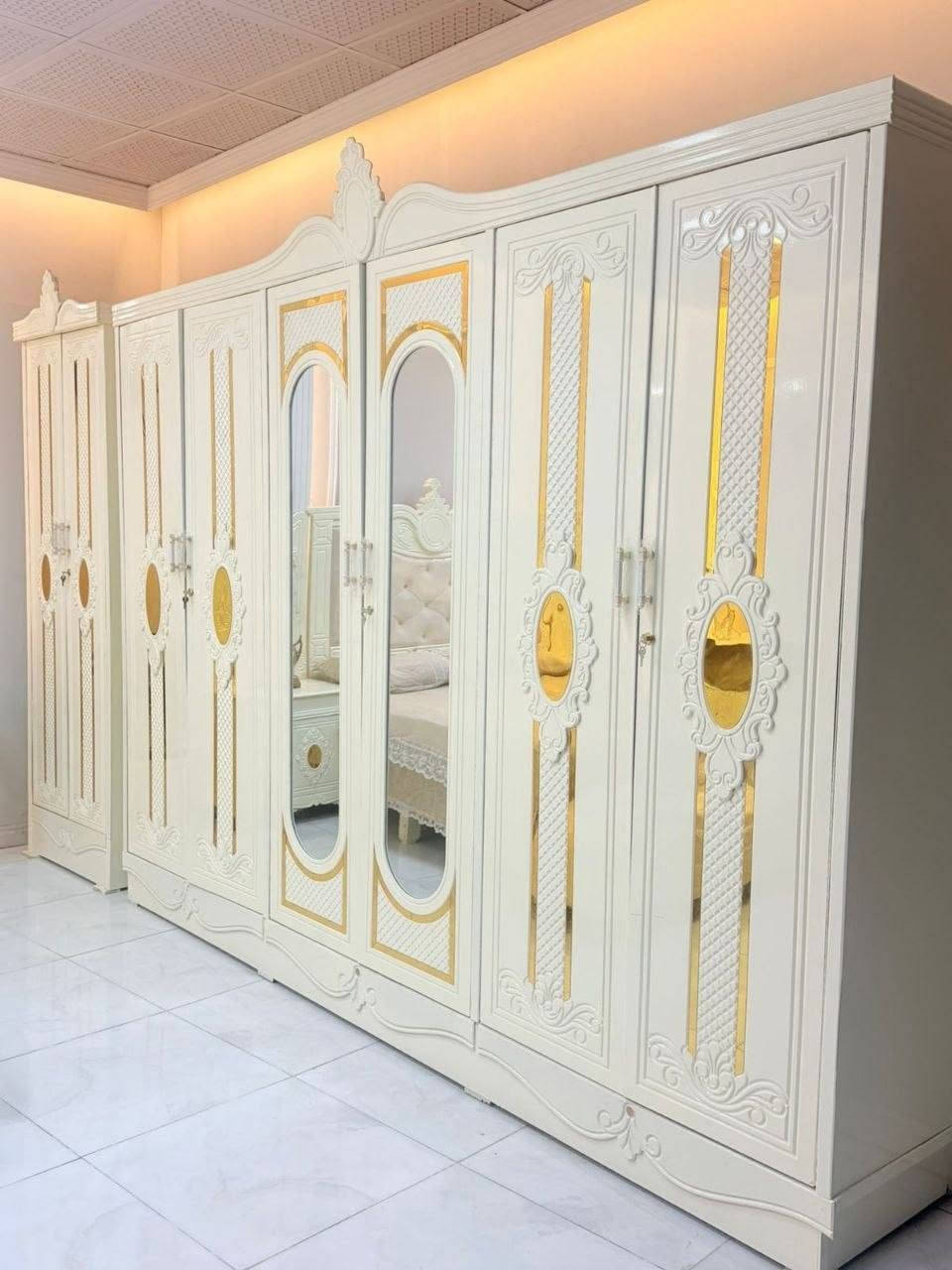 ​👑 غرفة نوم الملكة بين يديك!
أنشئ جوك الخاص بالفخامة والهدوء ✨
​• تصميم فاخر باللون الأبيض والذهبي.
• متانة عالية وتقسيمات داخلية ممتازة.
• السعر: مليون وربع (1,250,000 دينار) 💥
​سارع بالحجز الكمية محدودة! 📩
توصيل: كافة المحافظات 
الحجز واتساب ***********
