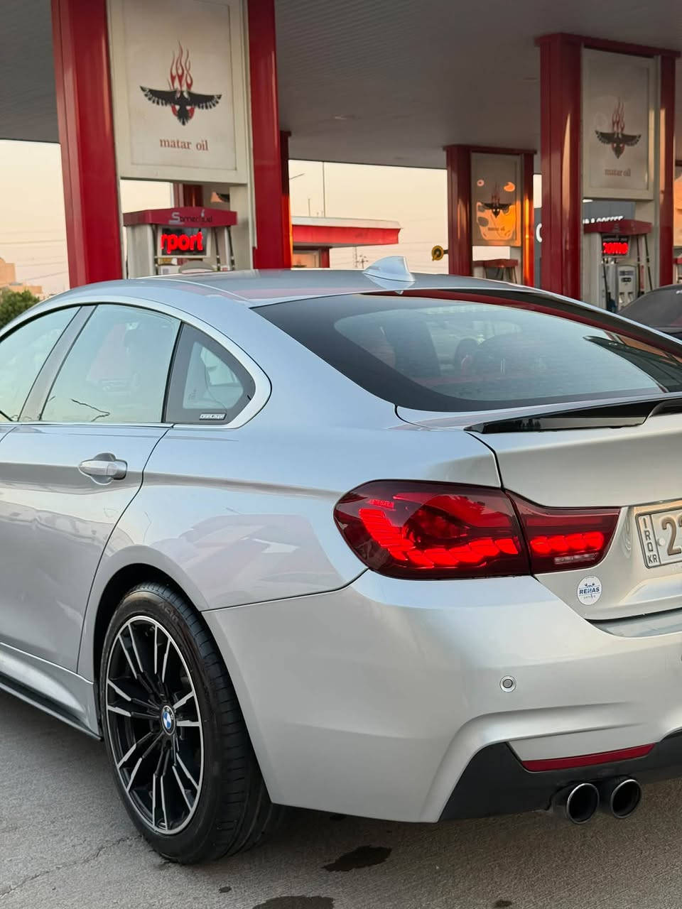 شوف هاي اجدد 430i حتشوفها
اربع بيبان داخل احمر جلد كشن بي 8 تحكمات والكشن وميموري 
يعني اعلى مواصفات ب فئتها 
انطيك كفالة كير ومحرك وكهربائيات كلشي شركة وصدر جديد وحدايدية جديدة شركة لا مصلحة ولا معمرة كفالة عامة 
بيها جاملغ وربع باب يعني ضربتها قطعة وربع 

كلشي بيها شغال ومكفول وماشية 68 الف حقيقي افحص كمبيوتر 

من انضف السيارات بالعراق موديل 2017 السيارة m باكج 
حتى دسكات جديدة كلشي ماتصرف عليها 
يرادلها بس كشن السايق الجلد مالته تعبان يحتاجلة ترتيب ومشط الستيرن بين طقة خفيفة كلش يمشيك سنتين بالميت 

مداور وتحويل باي وقت يعجبك 

معروضة 198 ورقة 
عليها غرامات ب 6 اوراق اني ادفعهن مكاناها بغداد الجادرية 
محرك 4 سلندر توين تيربون بحياتها ما مشتمة بانزين عادي كلة سوبر ومحسن 

واستخدام سيارة ثانية يعني استخدام قليل 

***********

وبعد مواصفات بيها 

تحكمات سيترين تبريد قطعتين وكل جهة تبريدها منفصل والتبريد ثلج ثلج 

حساسات 360 وسماعات هارمن كاردن 

وعلها باب كورن stage 1
شاشة 
السيارة مابيها ولا مسج 

دهن مبدل البارحة 

فتح ابواب وجامات عن بعد 
صندوق كهرباء 

مرايات شفط 

كتالوك السيارة مال الشركة موجود 

طفاية ومعداتها الاصلية كلشي مال الشركة 

حادثها قطعة وحدة من امريكا 
والسيارة كاصيها ب اربع شدات
