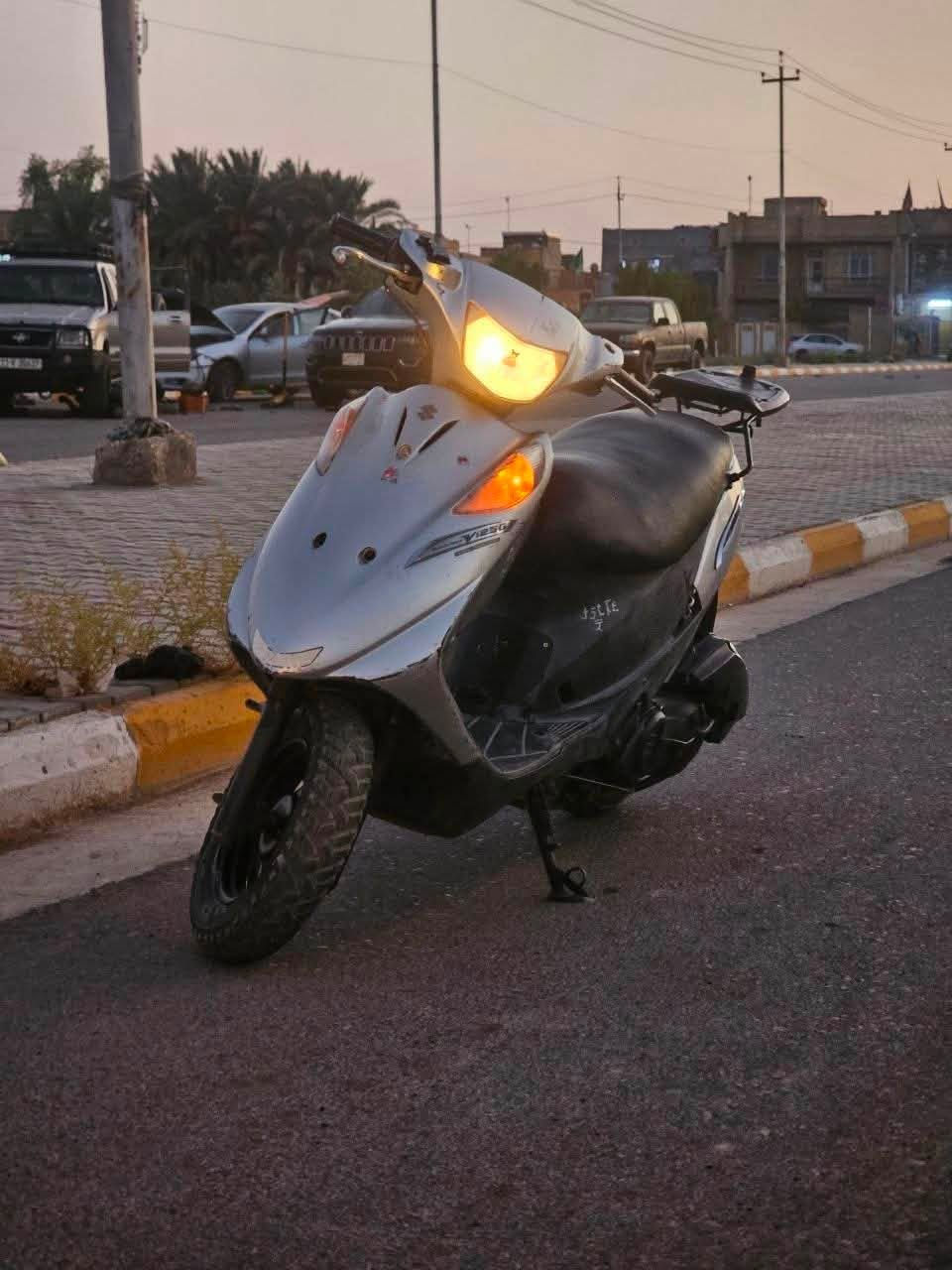 ادرس قديم
دراجة نضيفة وناعمة
سعر 400 
خاص او اتصل ***********
